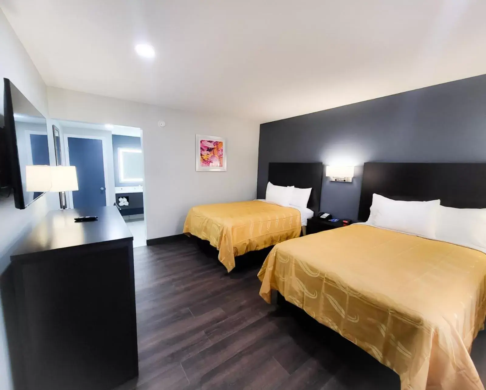 Standard Double Room with Two Double Beds - Non-Smoking in Rodeway Inn Norfolk Standard Double Room with Two Double Beds - Non-Smoking in Rodeway Inn Norfolk