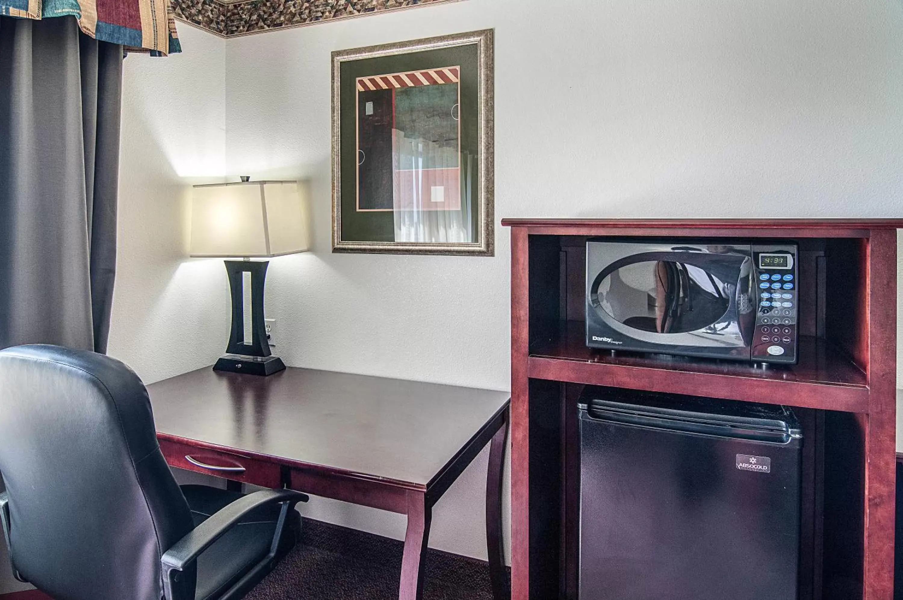 Standard Queen Room with Two Queen Beds - Non-Smoking in Quality Inn Midland Standard Queen Room with Two Queen Beds - Non-Smoking in Quality Inn Midland