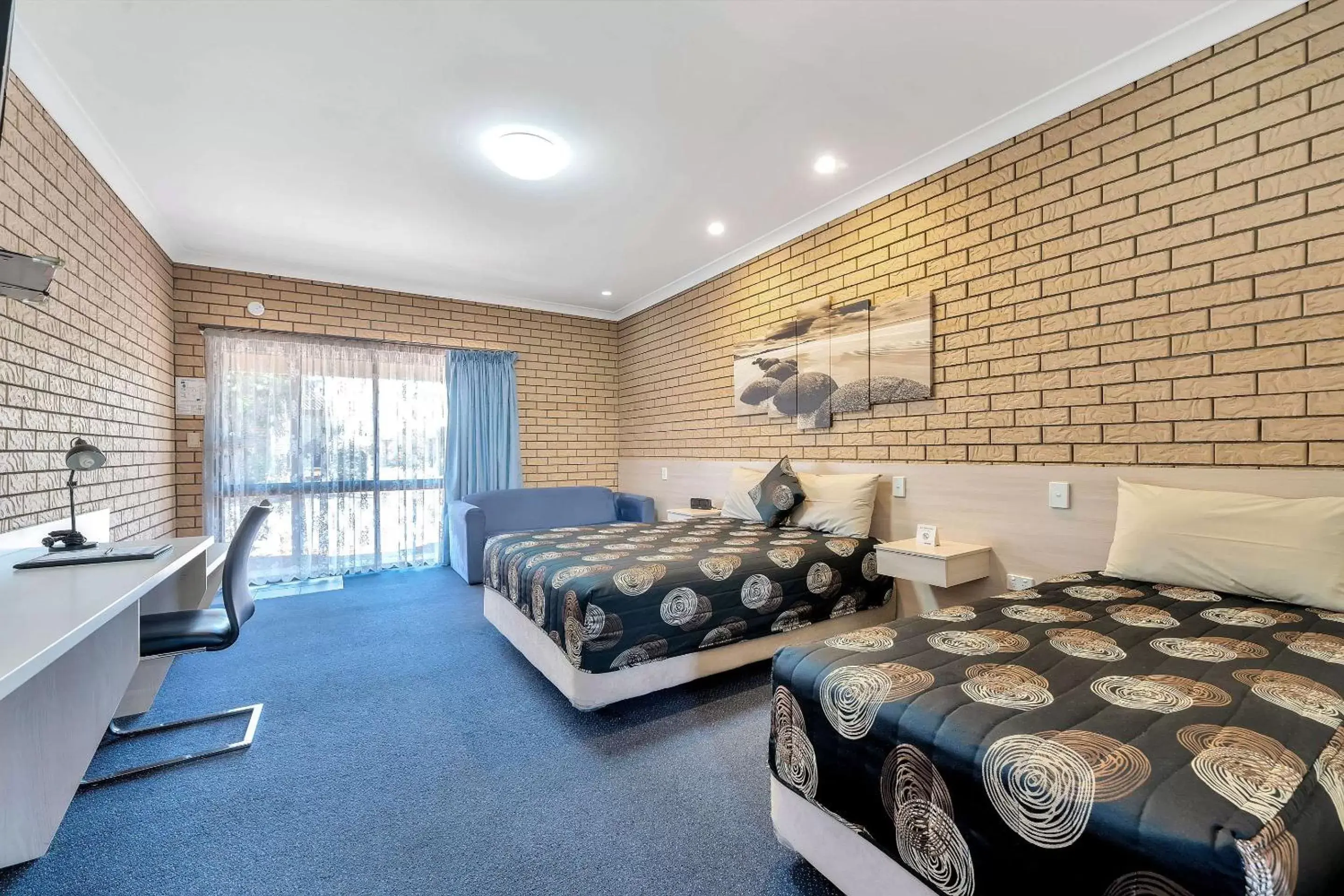 Standard Triple Room in Comfort Inn Warwick Standard Triple Room in Comfort Inn Warwick