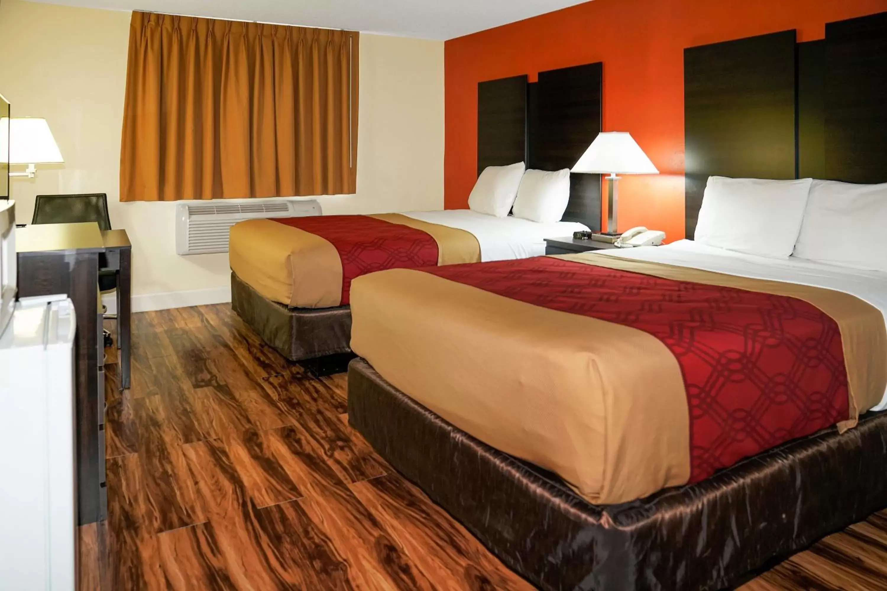 Double Room with Two Double Beds - Accessible/Non-Smoking in Econo Lodge Rome Double Room with Two Double Beds - Accessible/Non-Smoking in Econo Lodge Rome