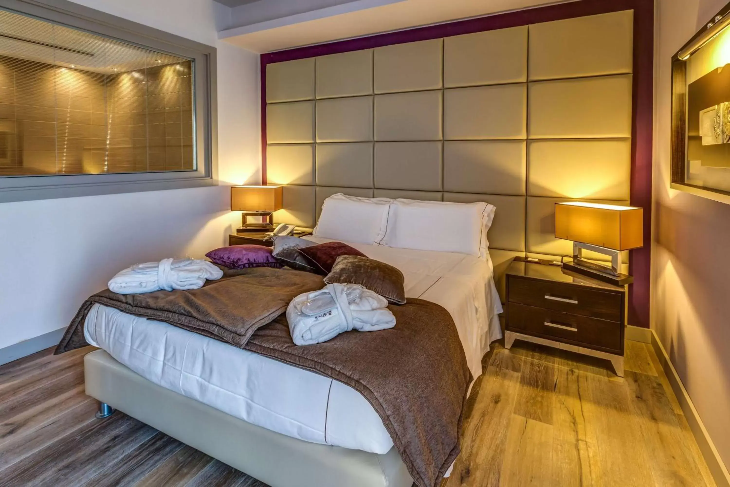 Queen Suite with Balcony in Best Western Plus Hotel Perla Del Porto Queen Suite with Balcony in Best Western Plus Hotel Perla Del Porto