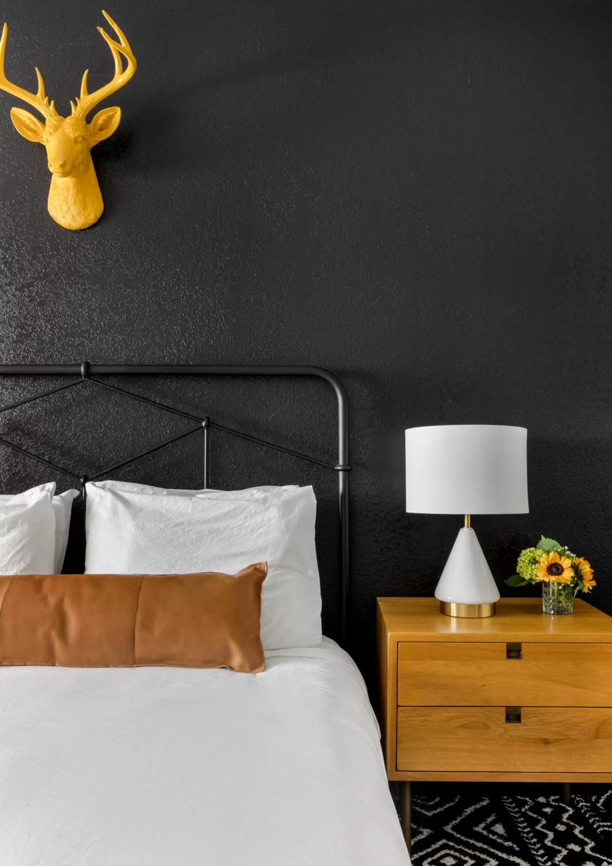 Standard King Room in Wimberley Inn & bar Standard King Room in Wimberley Inn & bar