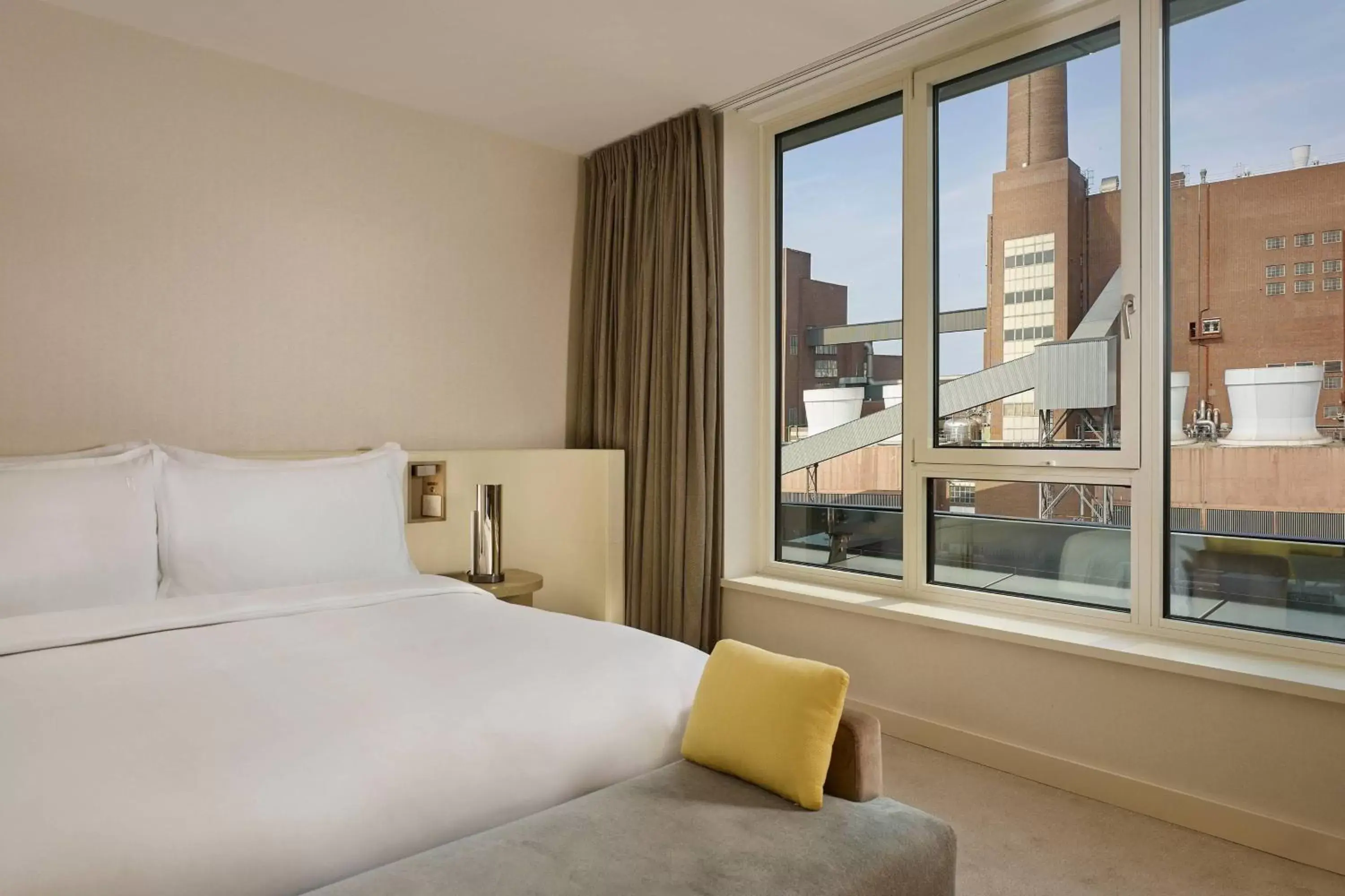 King Room - single occupancy - Club Lounge Access in The Ritz-Carlton, Wolfsburg King Room - single occupancy - Club Lounge Access in The Ritz-Carlton, Wolfsburg