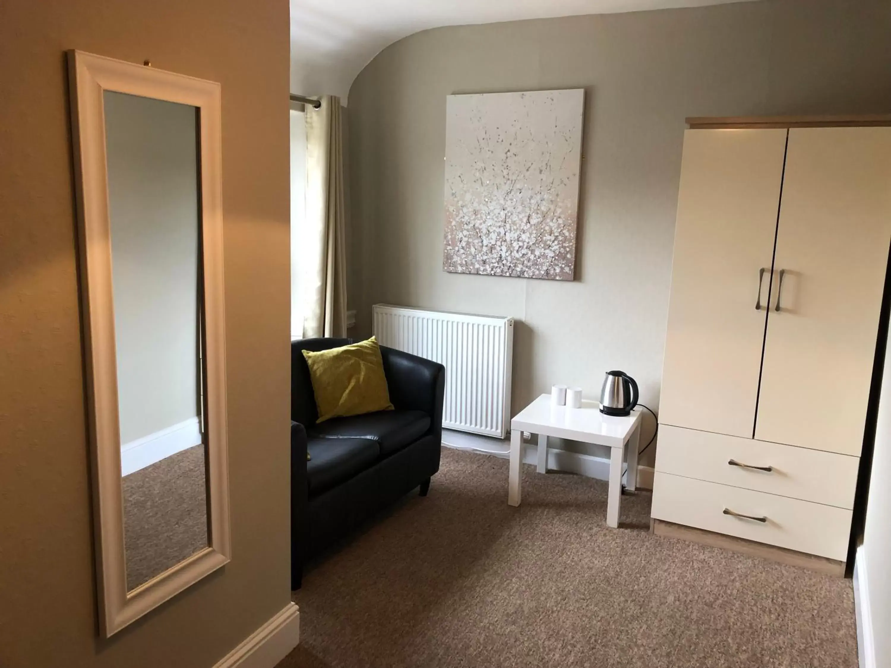 Twin Room with Bathroom in The Lethbridge Arms Twin Room with Bathroom in The Lethbridge Arms