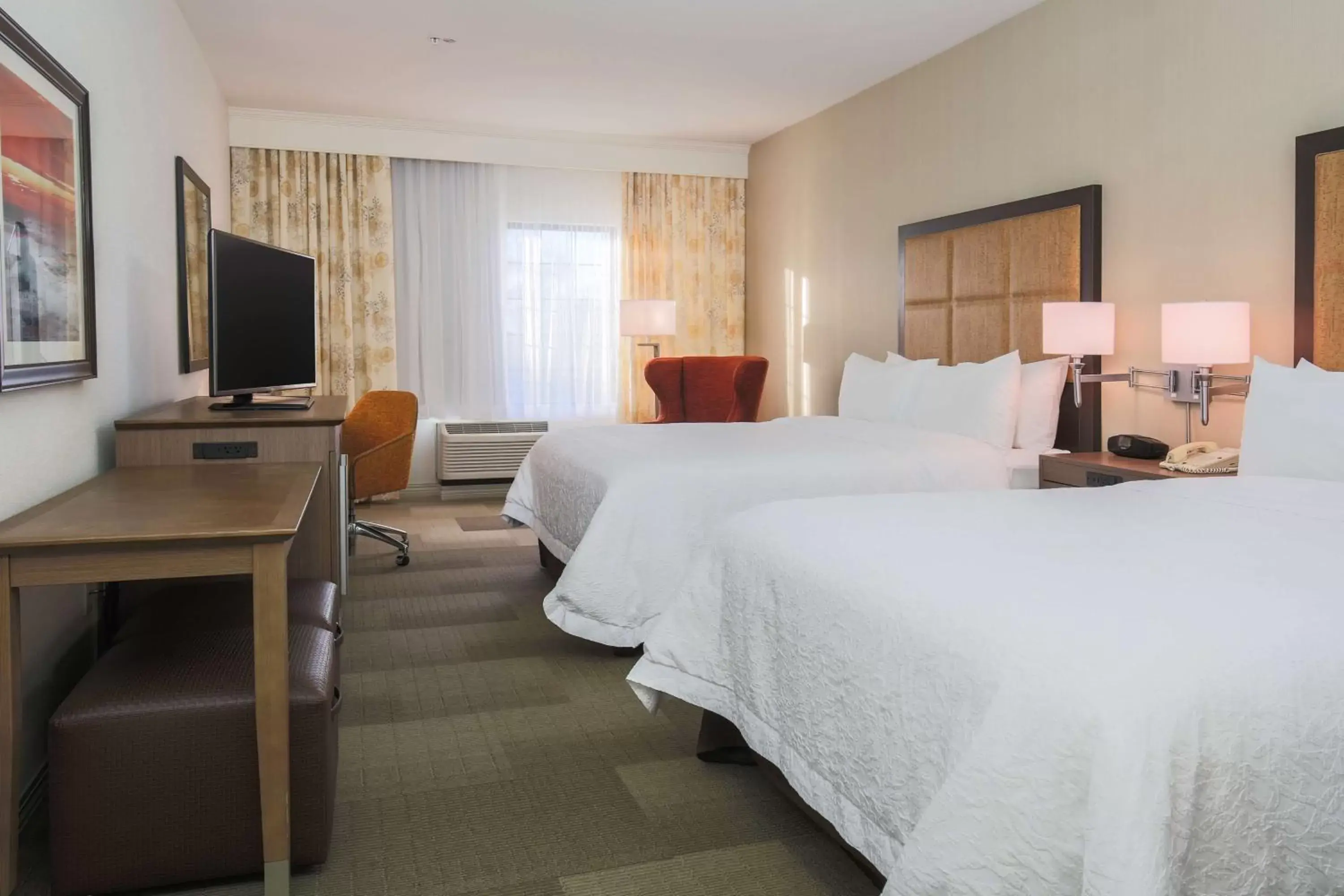 Queen Room with Two Queen Beds - Mobility and Hearing Access/Non-Smoking in Hampton Inn & Suites Camarillo Queen Room with Two Queen Beds - Mobility and Hearing Access/Non-Smoking in Hampton Inn & Suites Camarillo