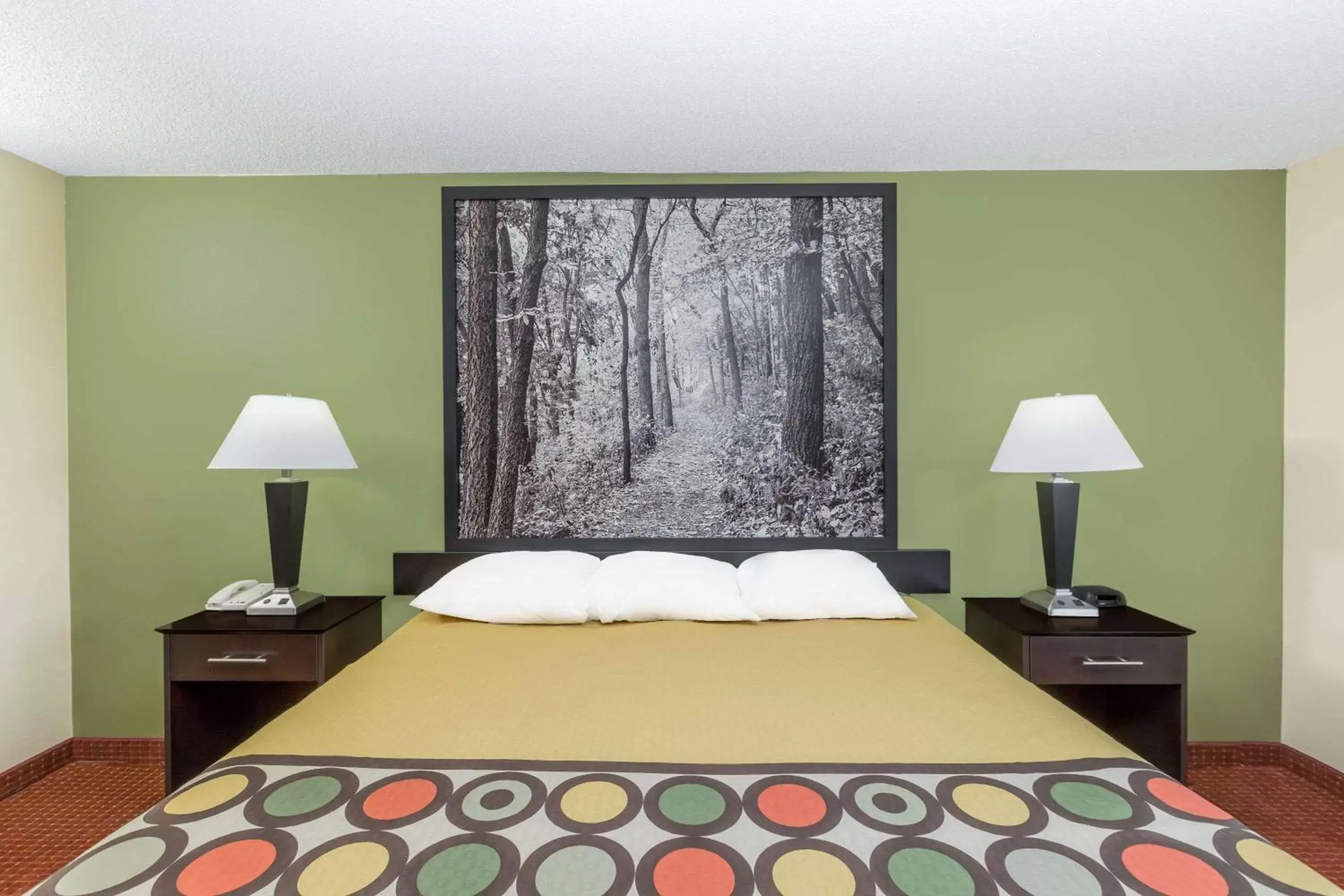 King Room- Non-Smoking in Super 8 by Wyndham Grinnell IA King Room- Non-Smoking in Super 8 by Wyndham Grinnell IA