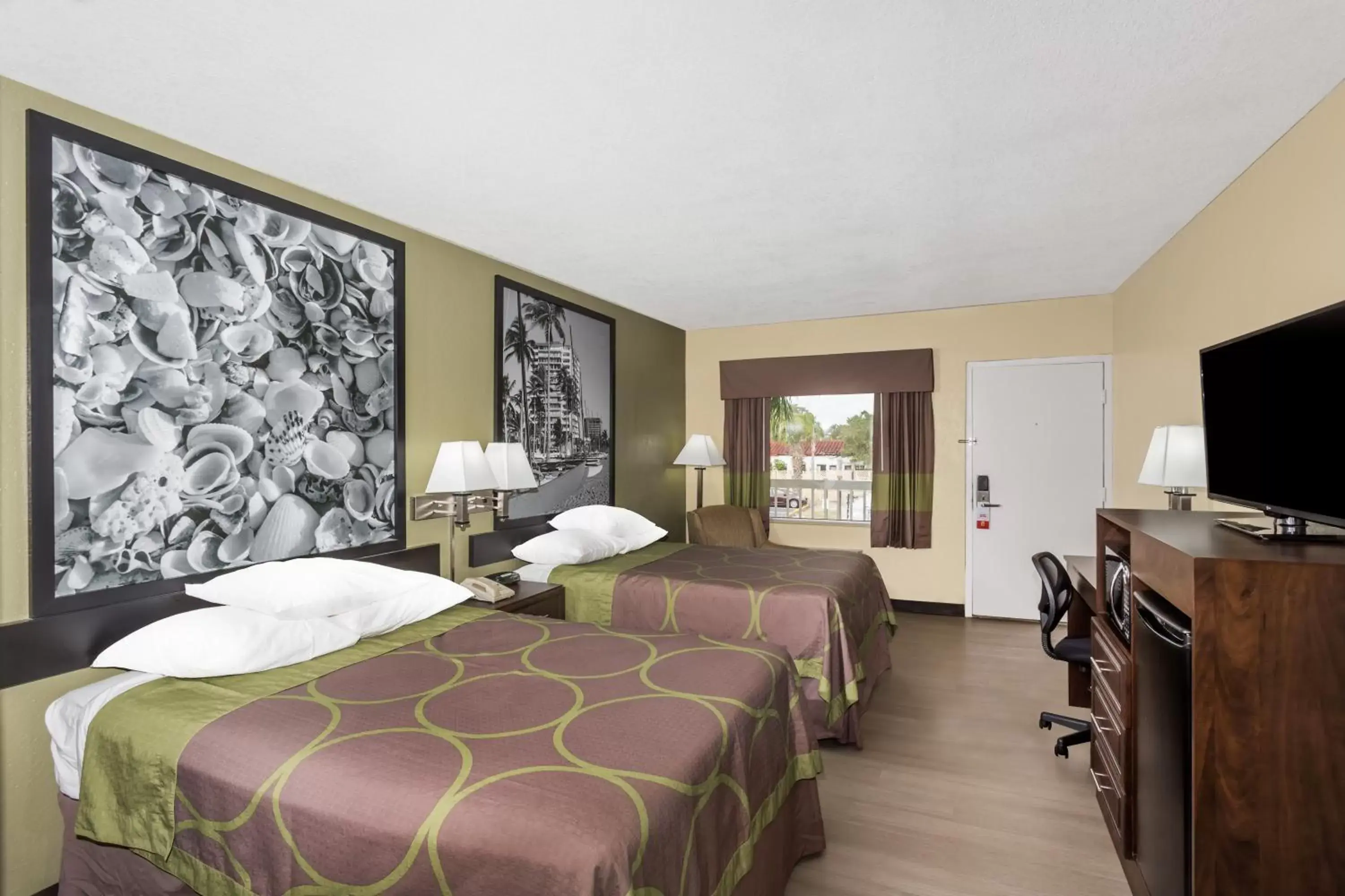 Double Room with Two Double Beds - Smoking in Super 8 by Wyndham Sarasota Near Siesta Key Double Room with Two Double Beds - Smoking in Super 8 by Wyndham Sarasota Near Siesta Key