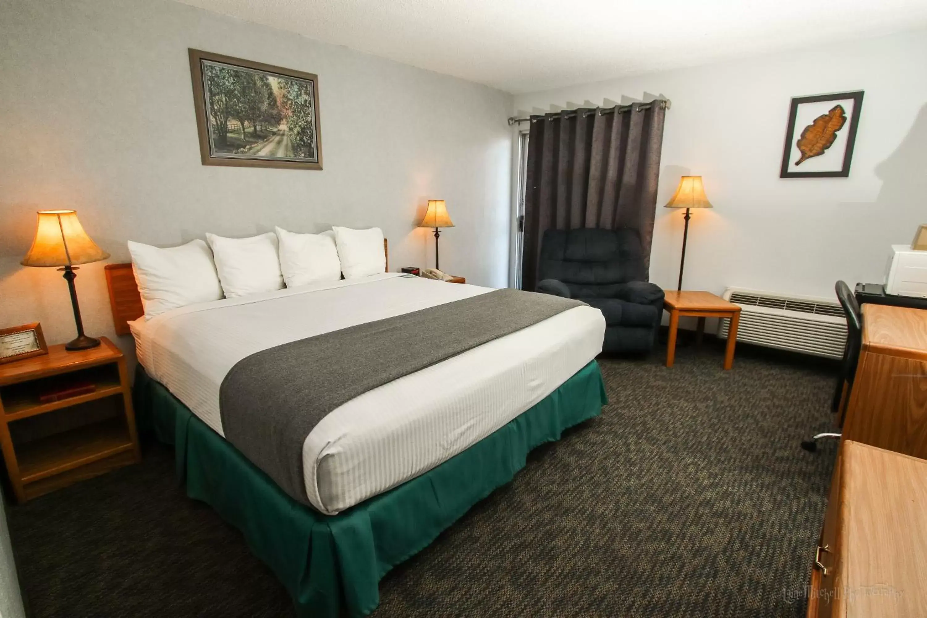 King Room - single occupancy in Sundowner Station King Room - single occupancy in Sundowner Station