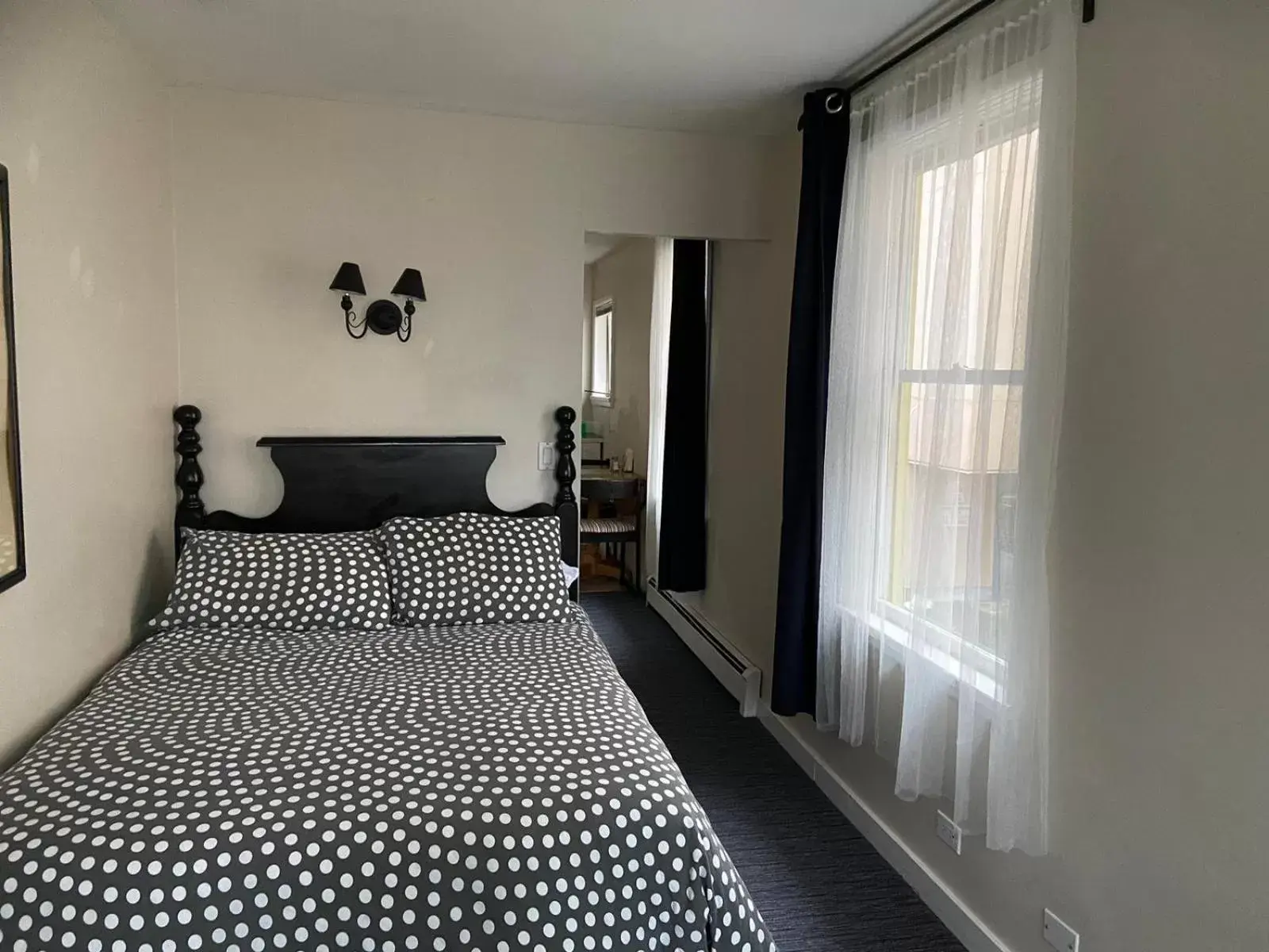 Small Double Suite in Douglas Guest House Small Double Suite in Douglas Guest House