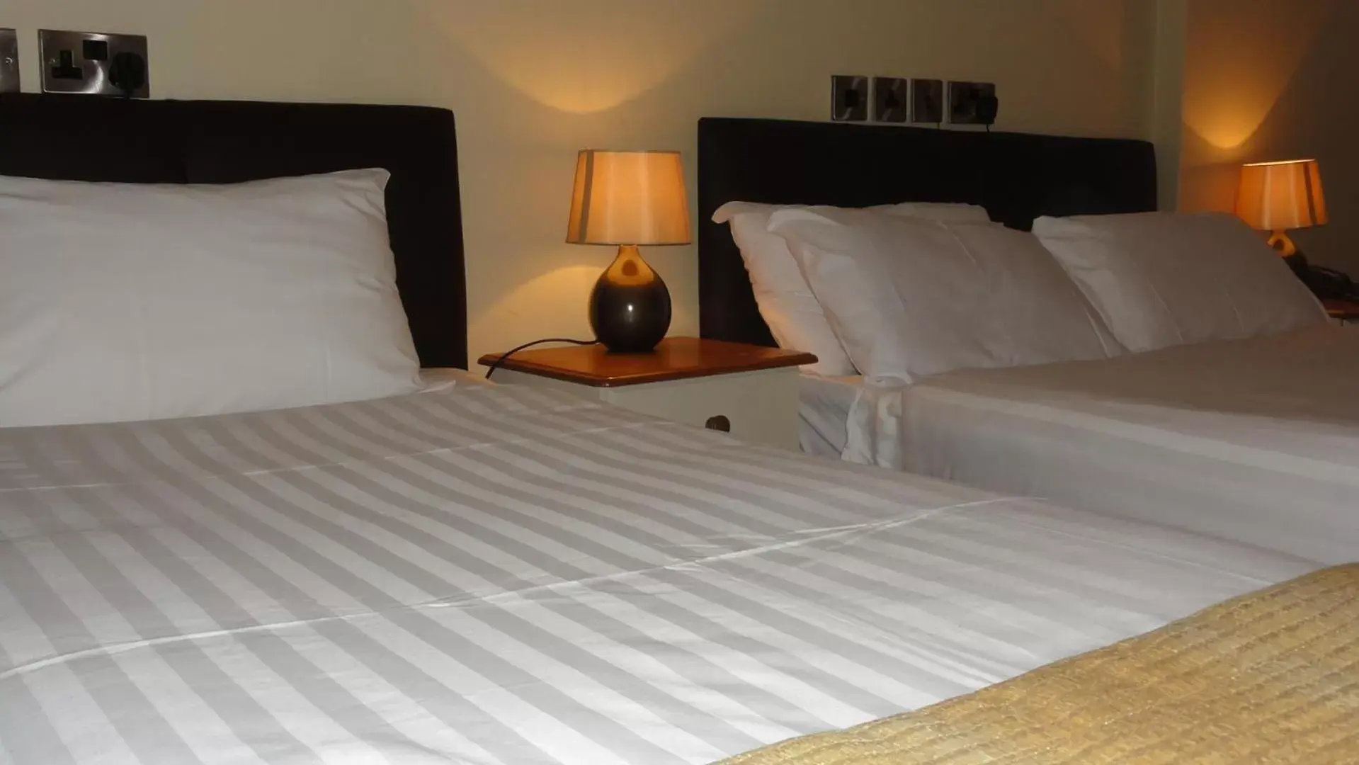 Twin Room in Hannon's Hotel Twin Room in Hannon's Hotel