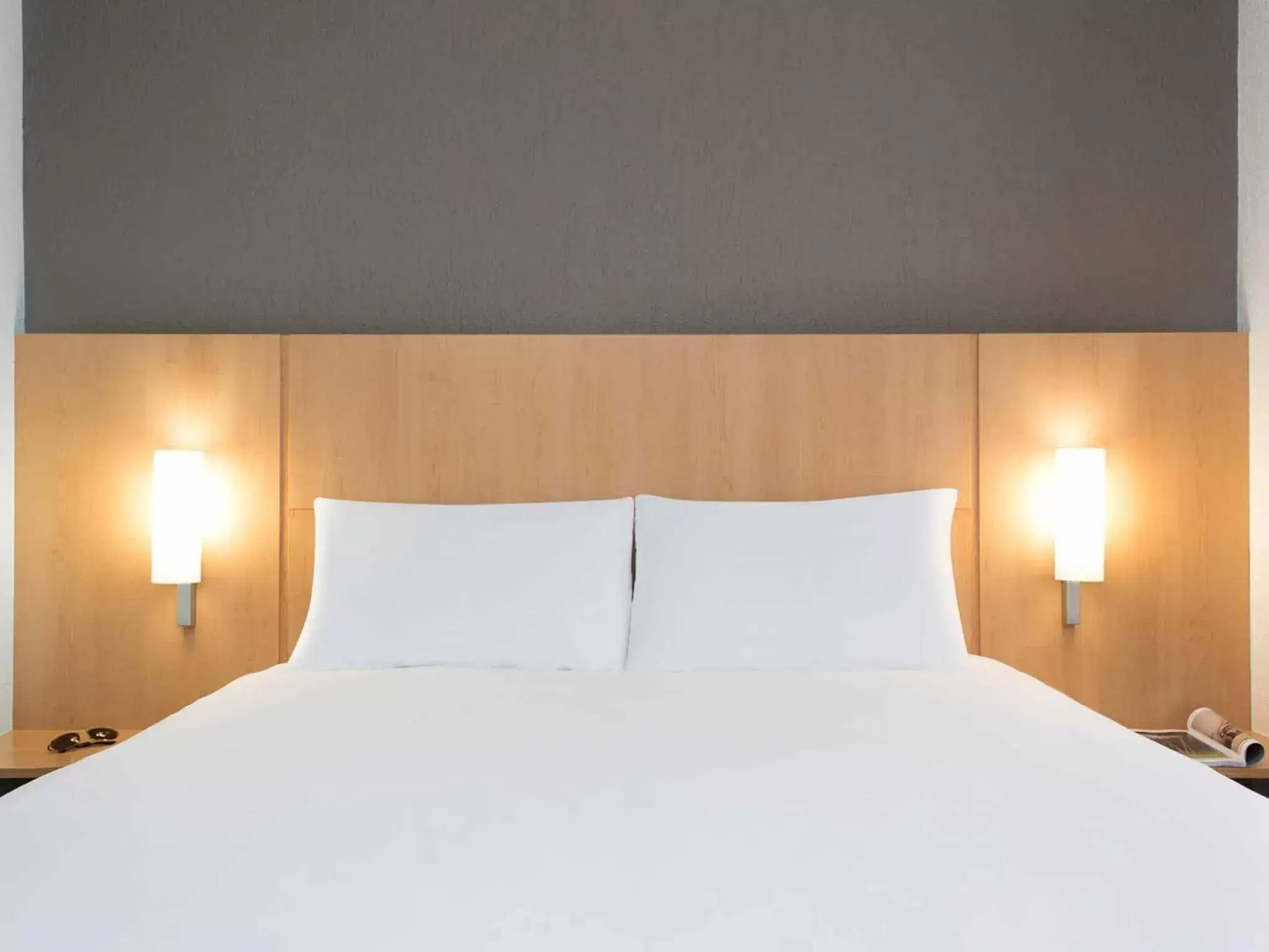 Standard Room with 1 Double Bed in ibis Genève Centre Nations Standard Room with 1 Double Bed in ibis Genève Centre Nations