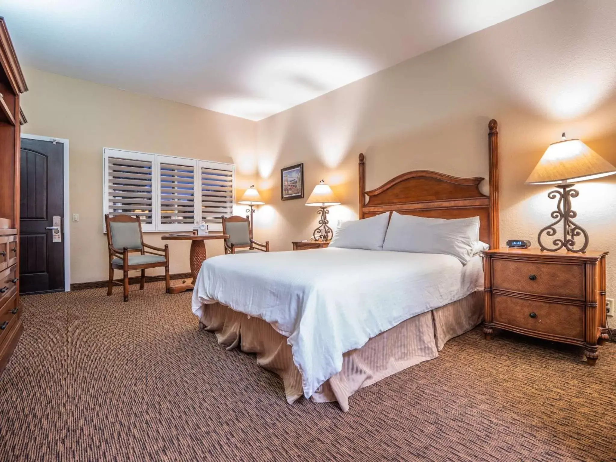 Standard Queen Room in Casa Ojai Inn Standard Queen Room in Casa Ojai Inn