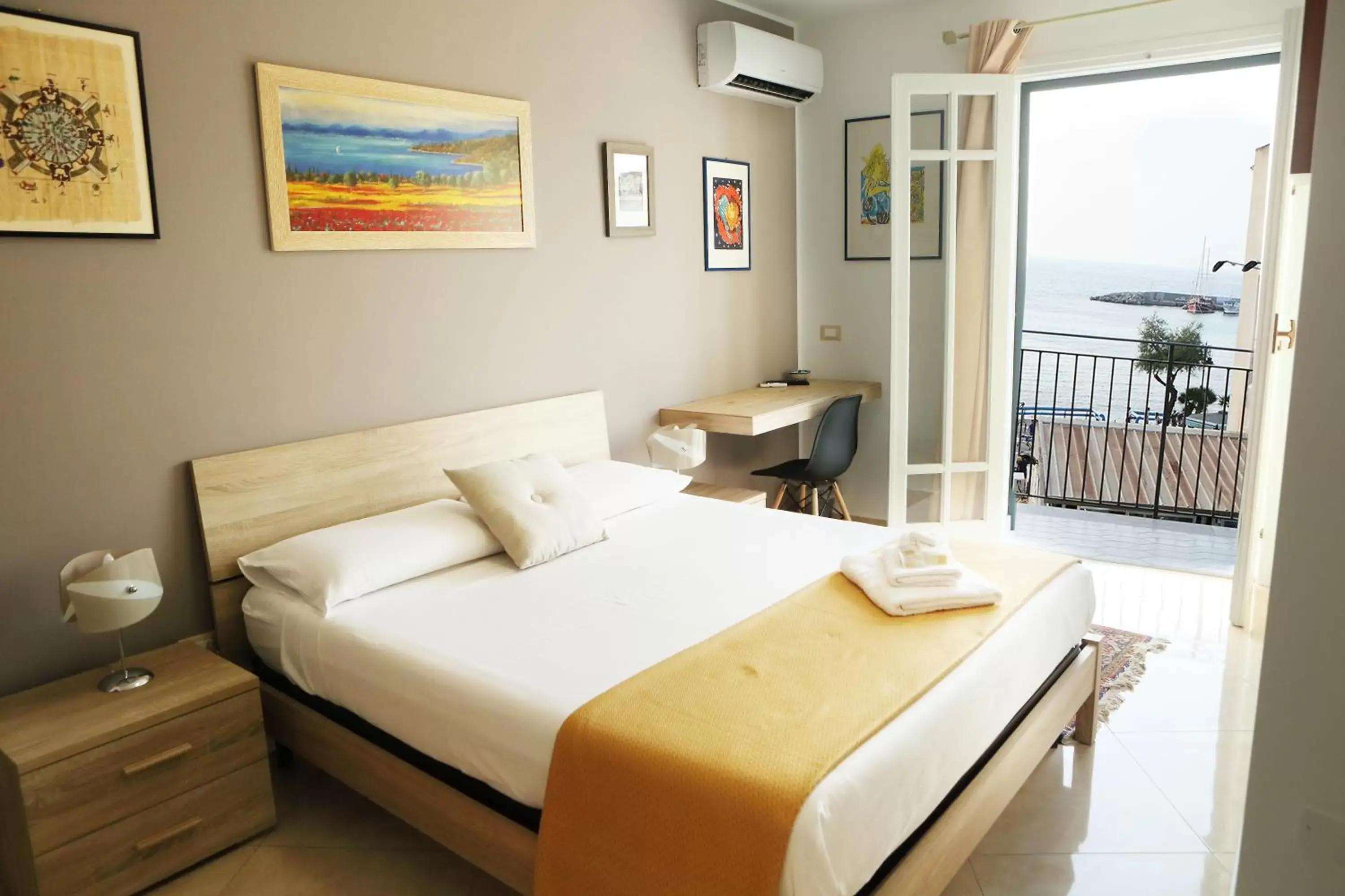 Double Room in B&B Una Terrazza sul Golfo di Sferracavallo Double Room in B&B Una Terrazza sul Golfo di Sferracavallo