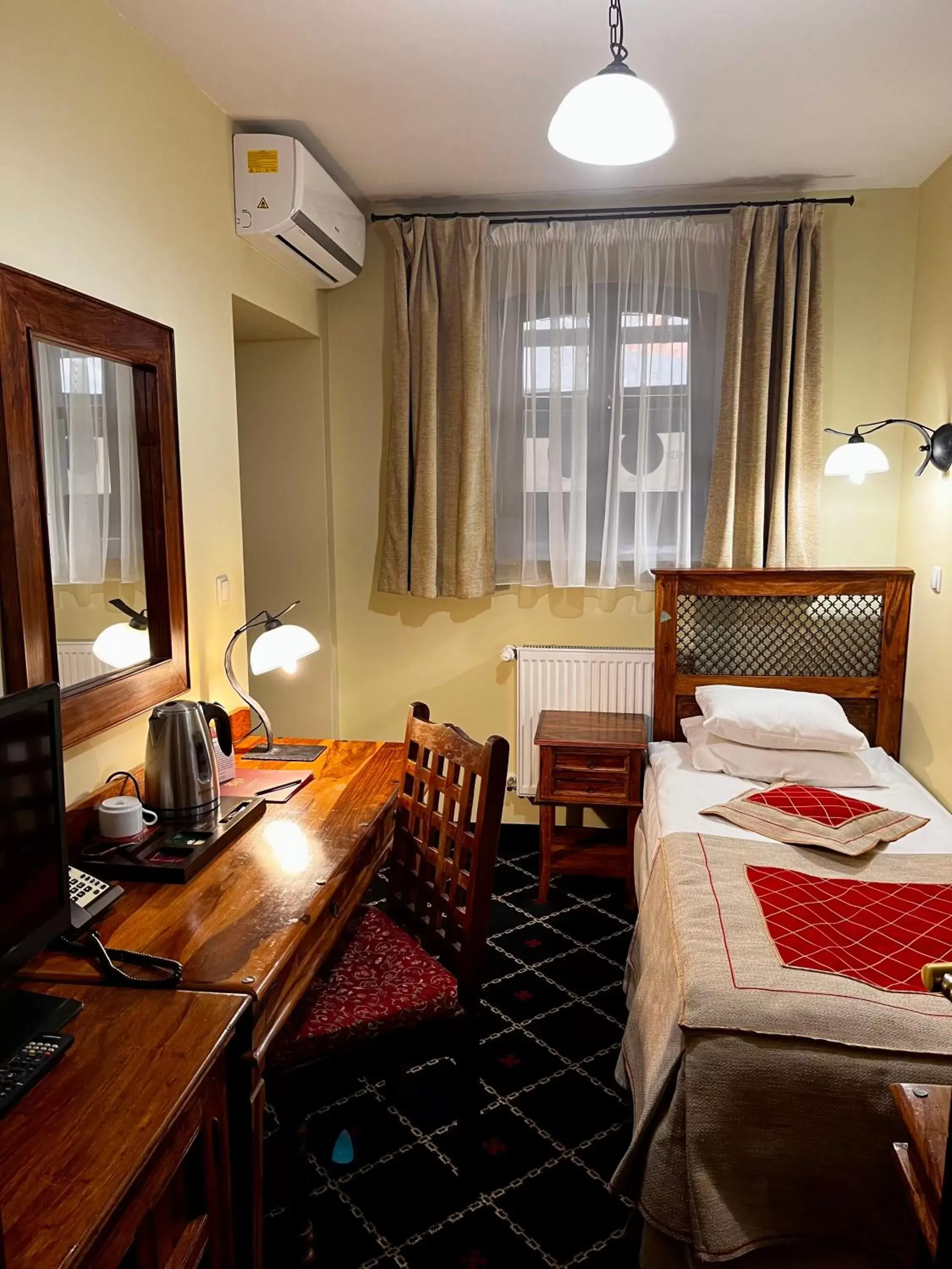 Economy Single Room in Hotel Zamek Ryn Economy Single Room in Hotel Zamek Ryn