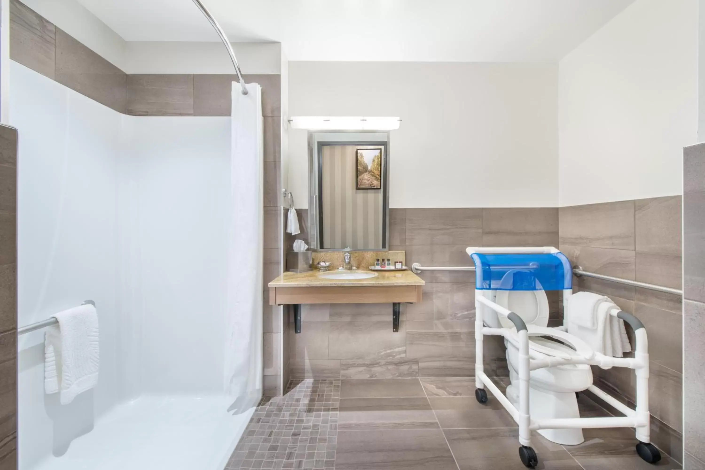 King Room - Disability Access in Hotel 11, MOD A Sonesta Collection King Room - Disability Access in Hotel 11, MOD A Sonesta Collection