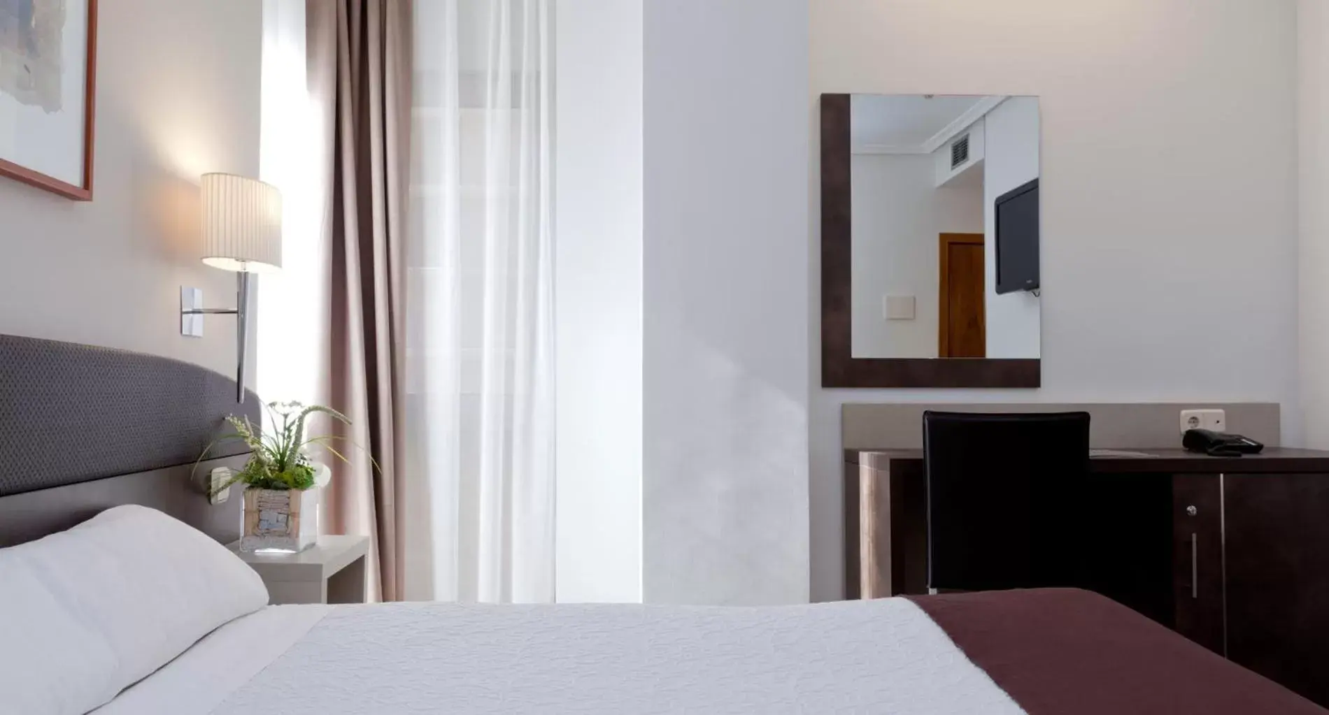 Double Room with Extra Bed (3 Adults) in Hotel Villamadrid Double Room with Extra Bed (3 Adults) in Hotel Villamadrid