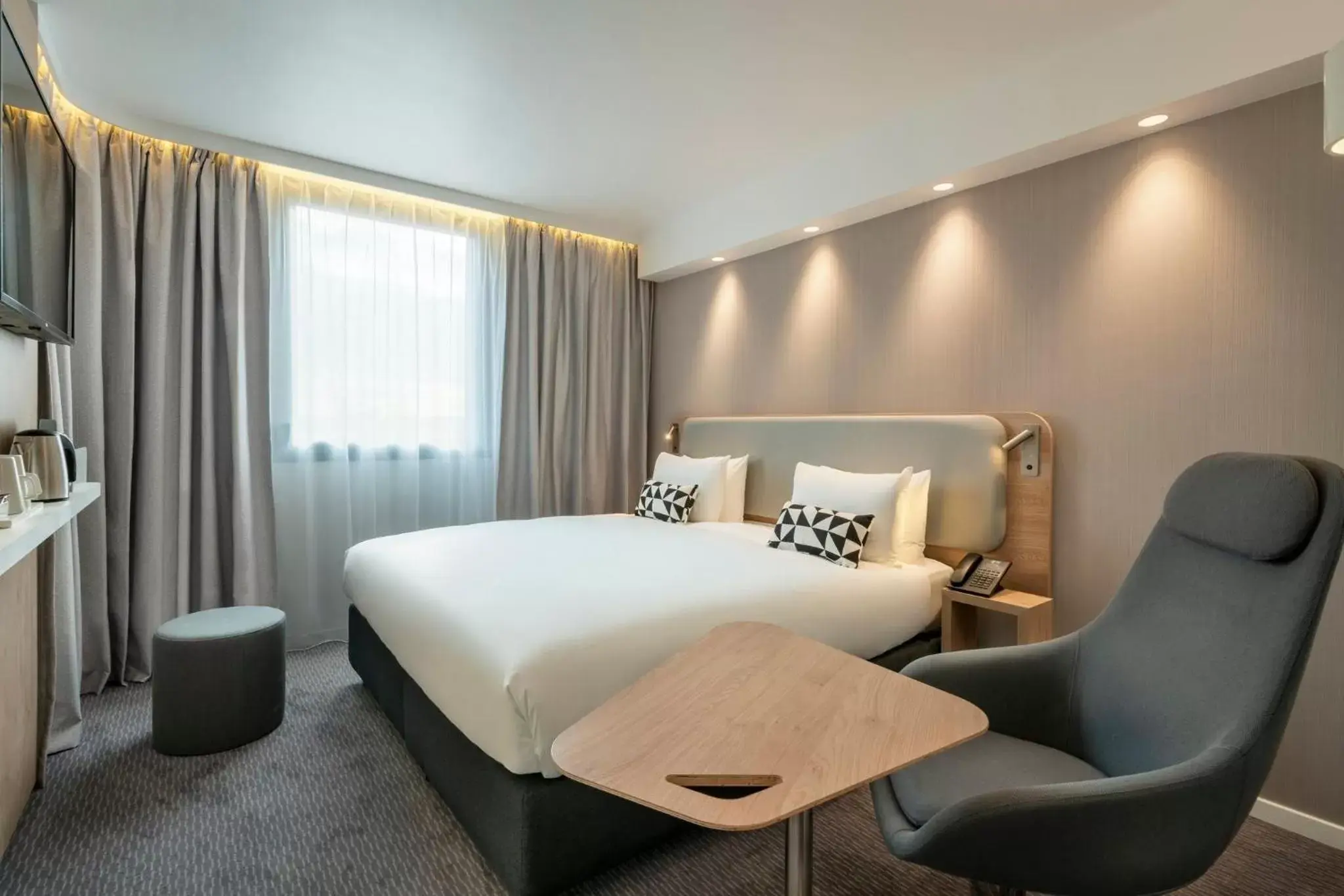 Standard King Room - Free Breakfast in Holiday Inn Express - Marne-la-Vallée Val d'Europe by IHG Standard King Room - Free Breakfast in Holiday Inn Express - Marne-la-Vallée Val d'Europe by IHG