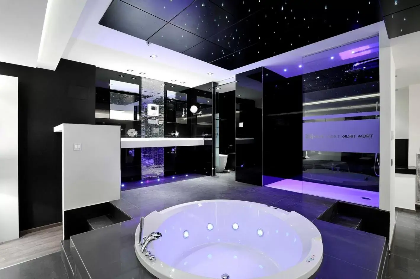 Superior Deluxe Double Room in Kadrit Hotel Superior Deluxe Double Room in Kadrit Hotel