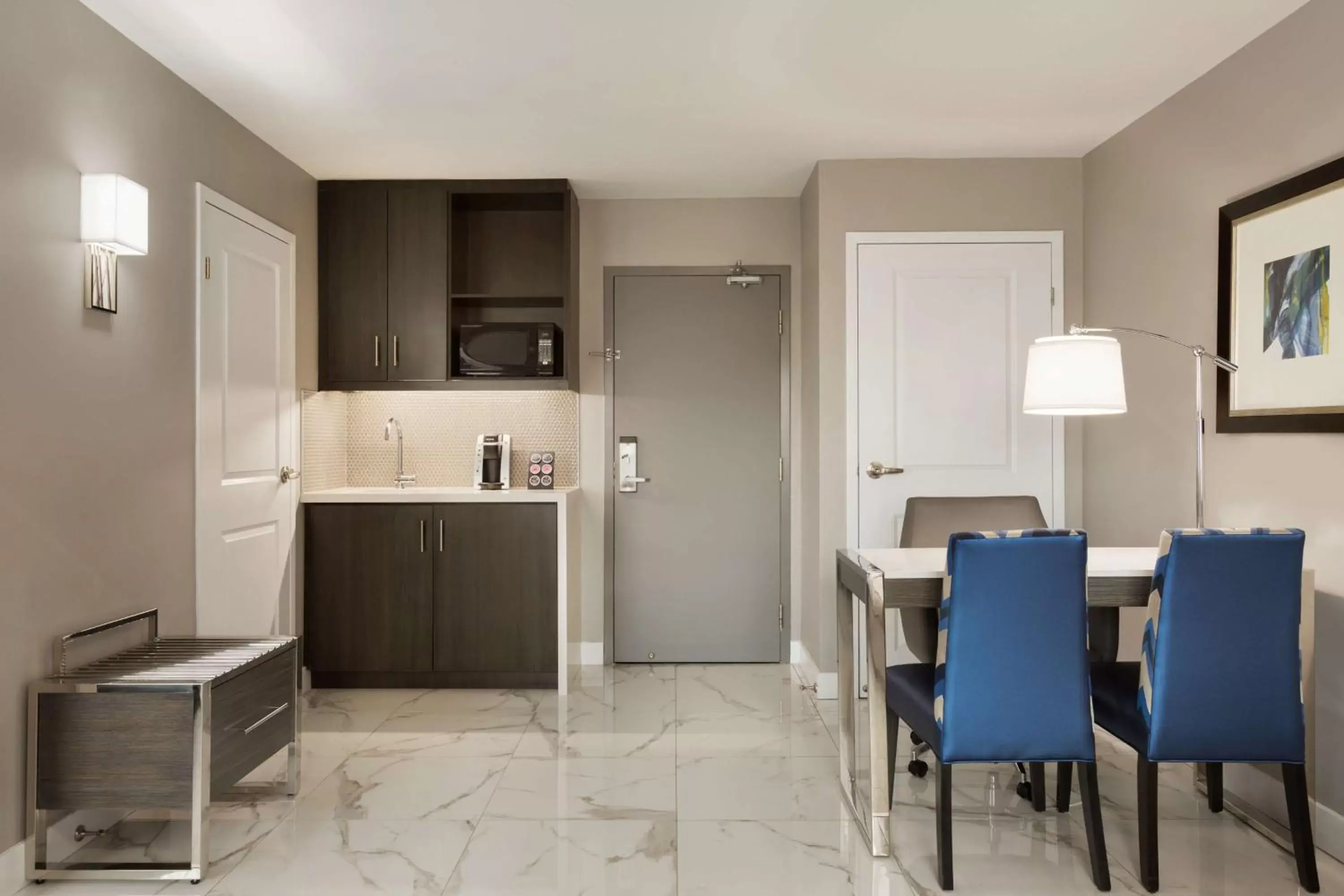 Two-Bedroom King Suite - Mobility/Hearing Accessible with Tub in Embassy Suites By Hilton Toronto Airport Two-Bedroom King Suite - Mobility/Hearing Accessible with Tub in Embassy Suites By Hilton Toronto Airport