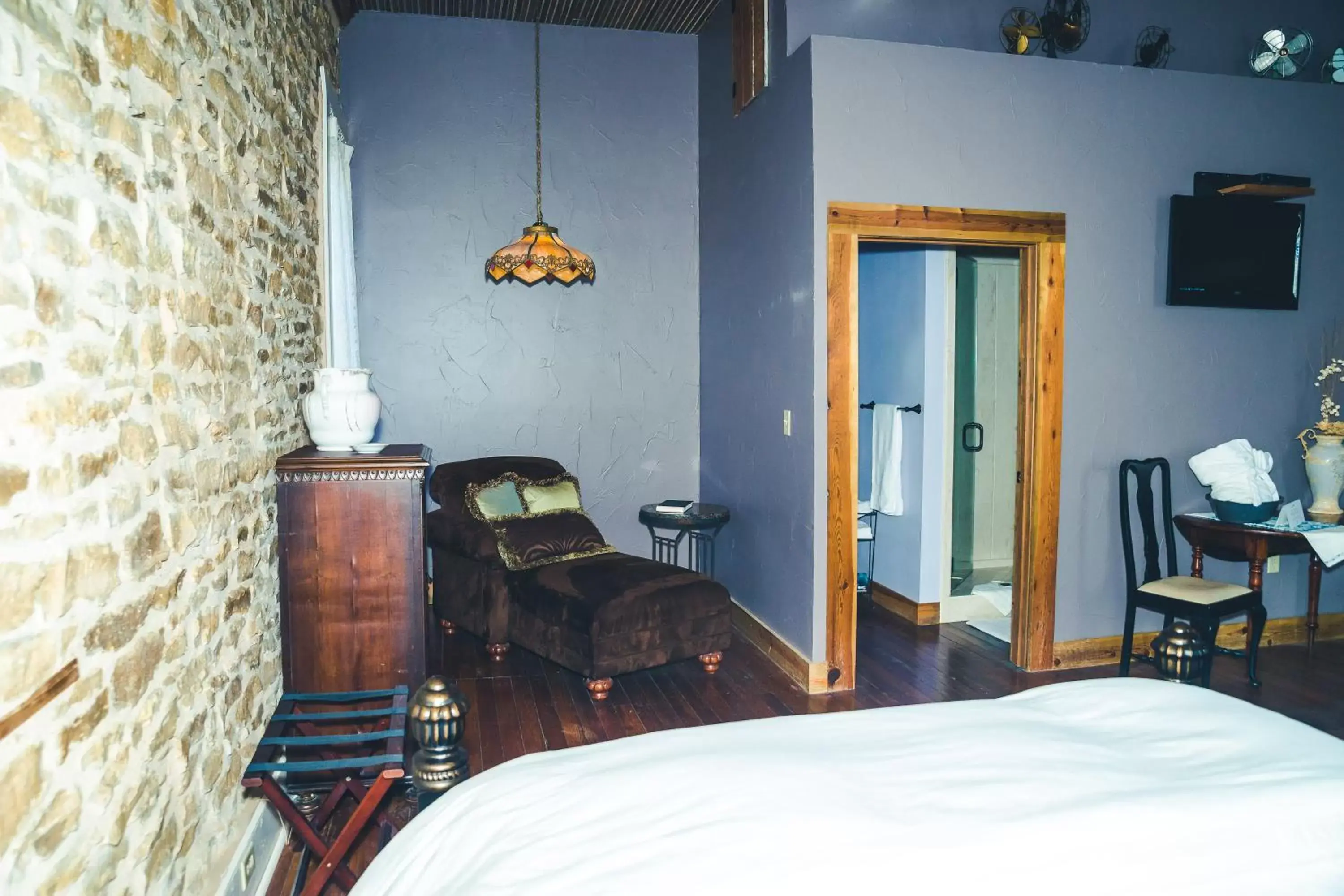 Queen Room with Two Queen Beds - Room 1 in Upstairs Inn Queen Room with Two Queen Beds - Room 1 in Upstairs Inn