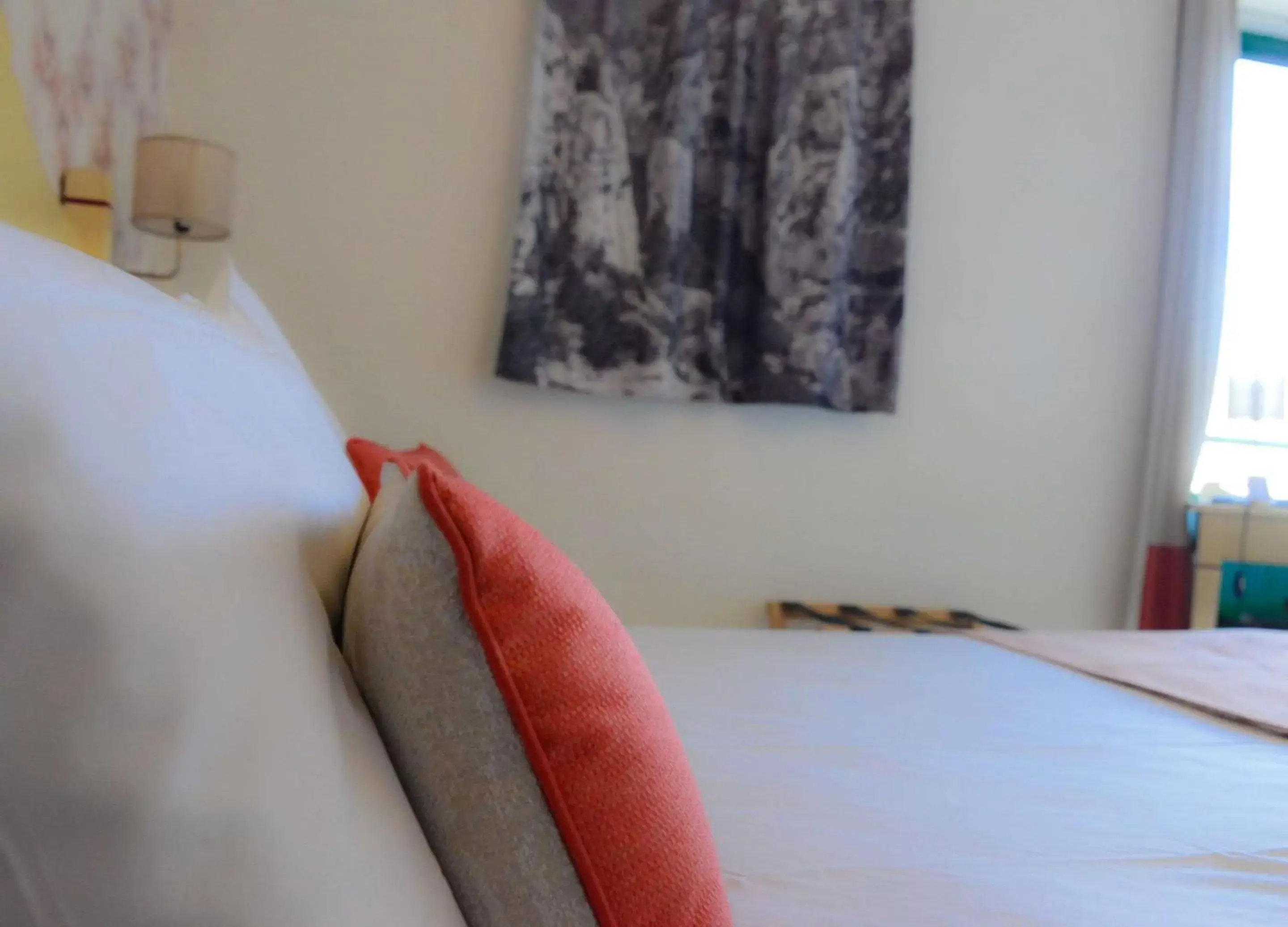 Family Queen Room with Single Bed in Best Western Gemenos Villa Florette Family Queen Room with Single Bed in Best Western Gemenos Villa Florette