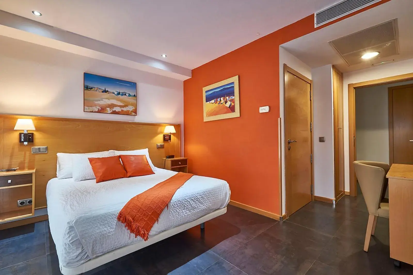 Double Room - single occupancy - Disability Access in Hotel Real de Illescas Double Room - single occupancy - Disability Access in Hotel Real de Illescas