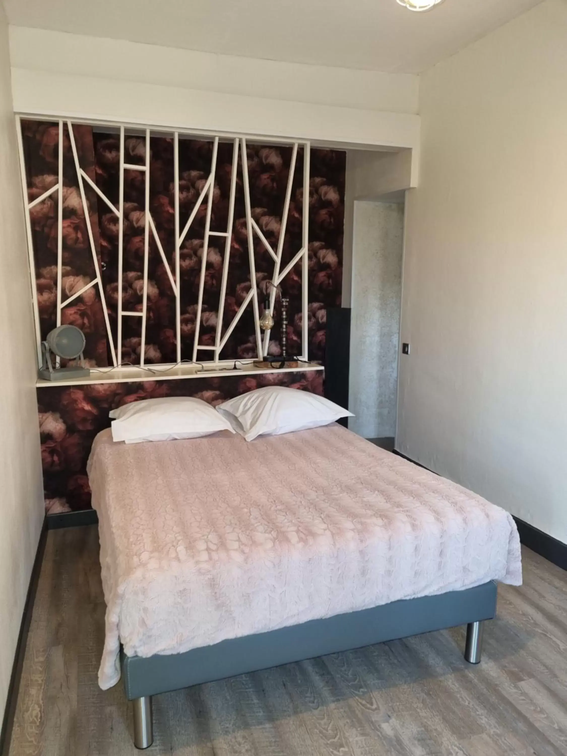 Double Room in Hotel Café de la Gare Double Room in Hotel Café de la Gare