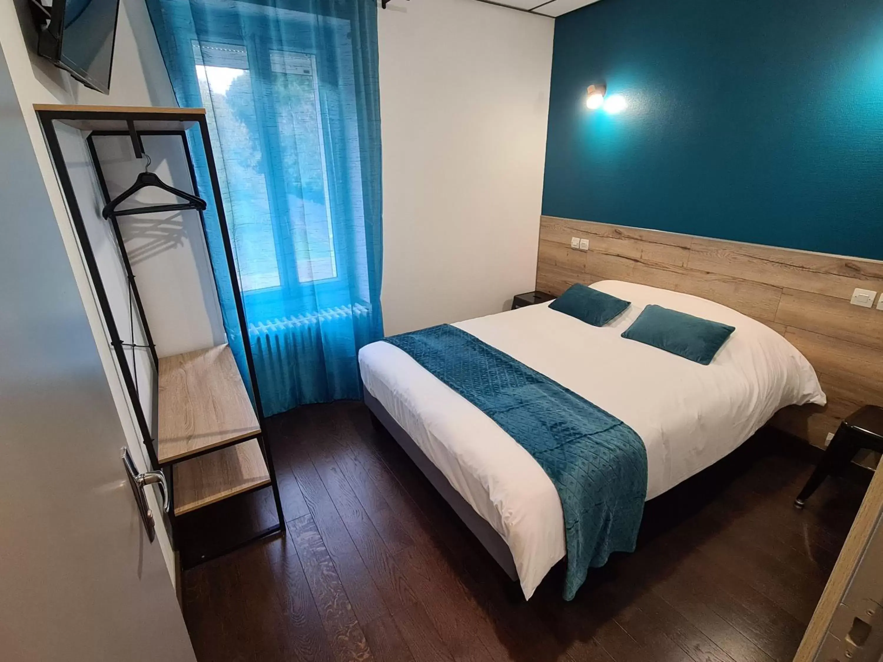 Double Room with Garden View in Berry Hôtel La Châtre Double Room with Garden View in Berry Hôtel La Châtre