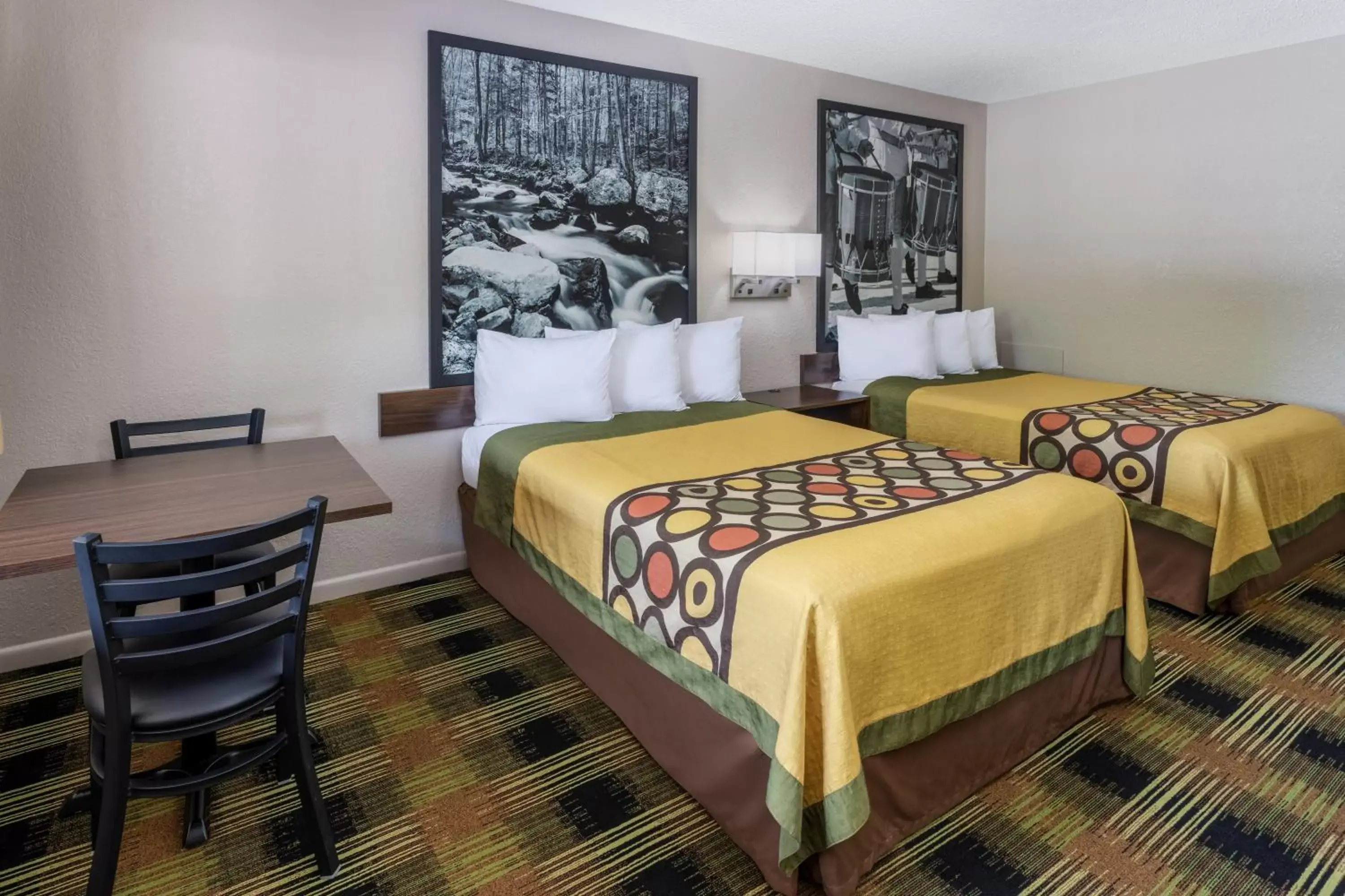 Double Room with Two Double Beds - Mobility Access/Non-Smoking in Super 8 by Wyndham Williamsburg/Historic Area Double Room with Two Double Beds - Mobility Access/Non-Smoking in Super 8 by Wyndham Williamsburg/Historic Area