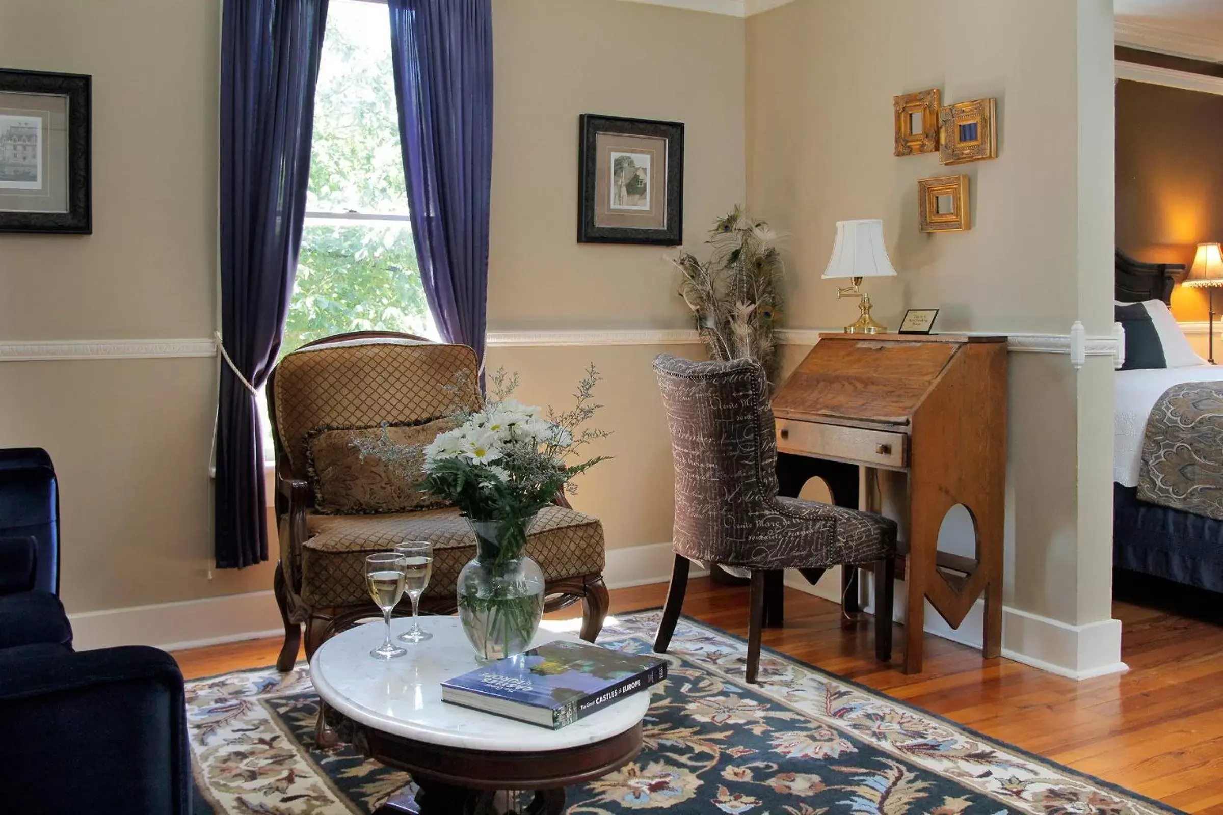 King Suite in Heartstone Inn King Suite in Heartstone Inn