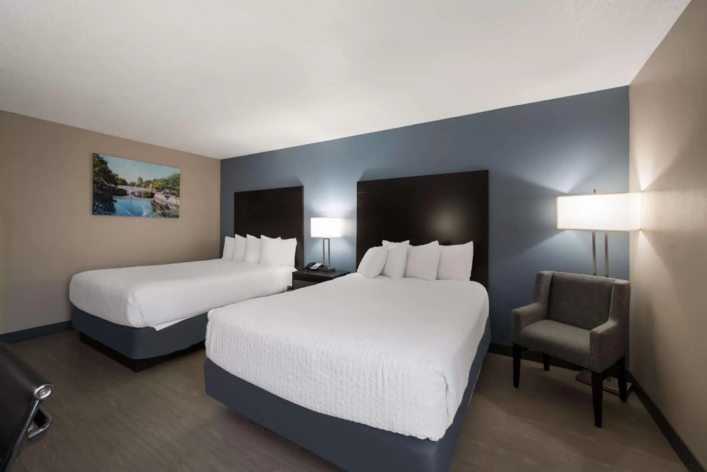 Queen Room with Two Queen Beds and Bathtub - Mobility/Hearing Accessible - Non-Smoking in Best Western Executive Inn Queen Room with Two Queen Beds and Bathtub - Mobility/Hearing Accessible - Non-Smoking in Best Western Executive Inn