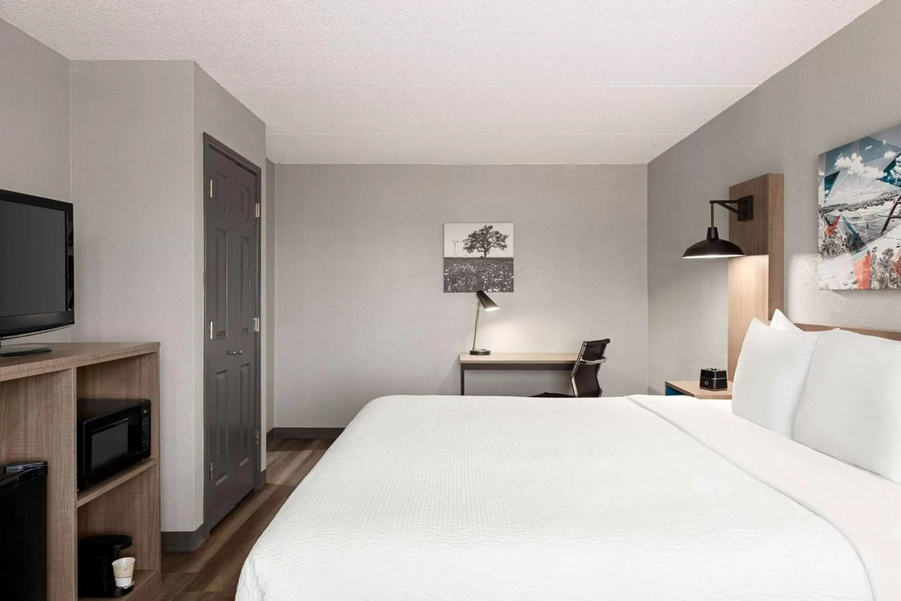 King Room with Bath Tub - Mobility Accessible/Non-Smoking in La Quinta Inn by Wyndham Temple King Room with Bath Tub - Mobility Accessible/Non-Smoking in La Quinta Inn by Wyndham Temple