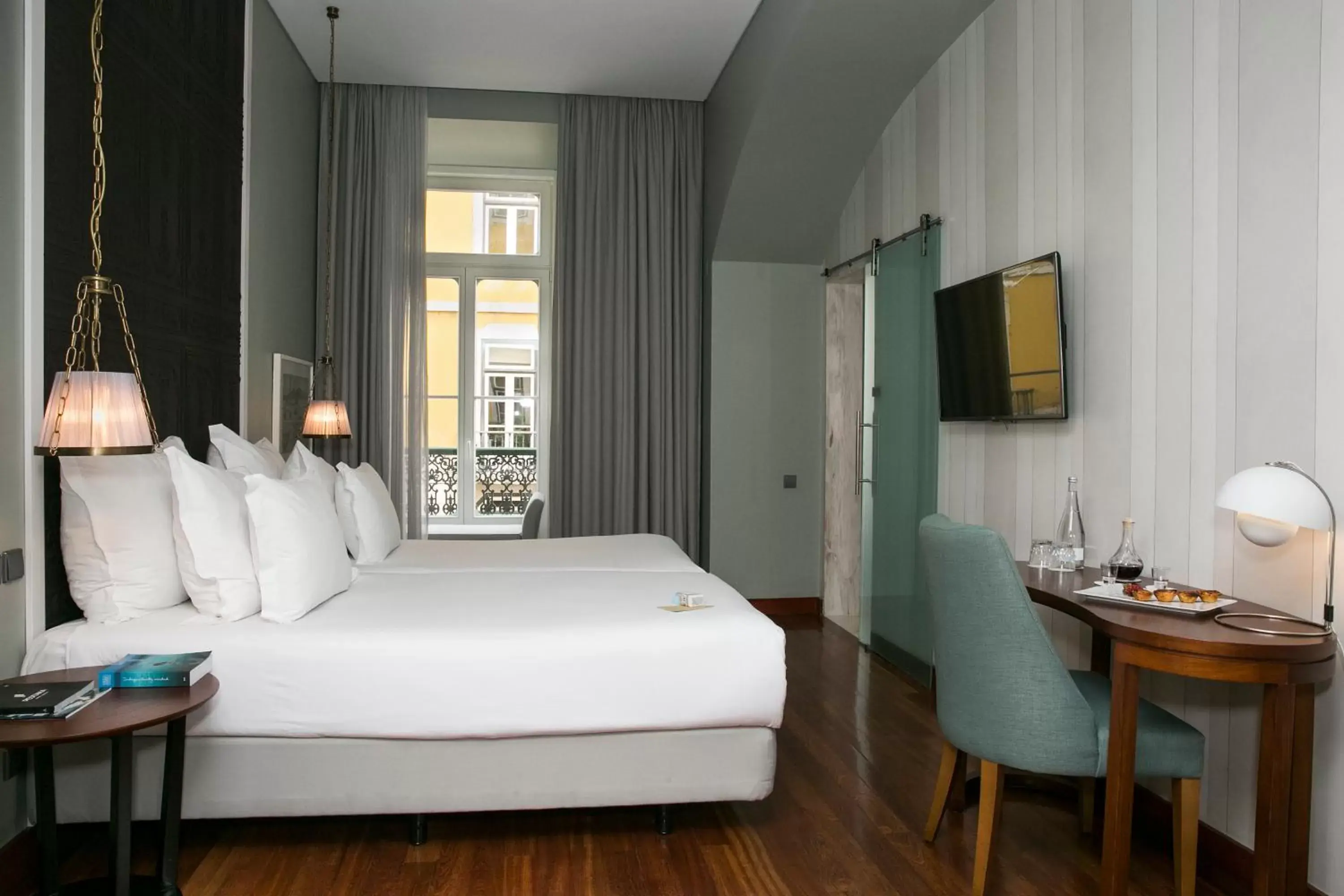 Superior Room with King Size Bed - single occupancy in Pousada de Lisboa - Small Luxury Hotels Of The World Superior Room with King Size Bed - single occupancy in Pousada de Lisboa - Small Luxury Hotels Of The World