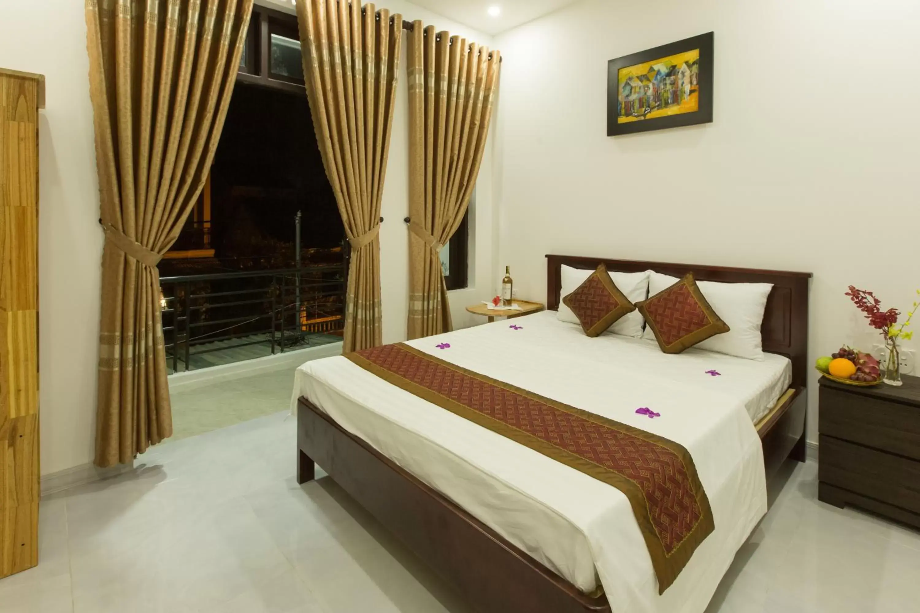 Deluxe Double Room with Balcony in Golden Bee Homestay Deluxe Double Room with Balcony in Golden Bee Homestay