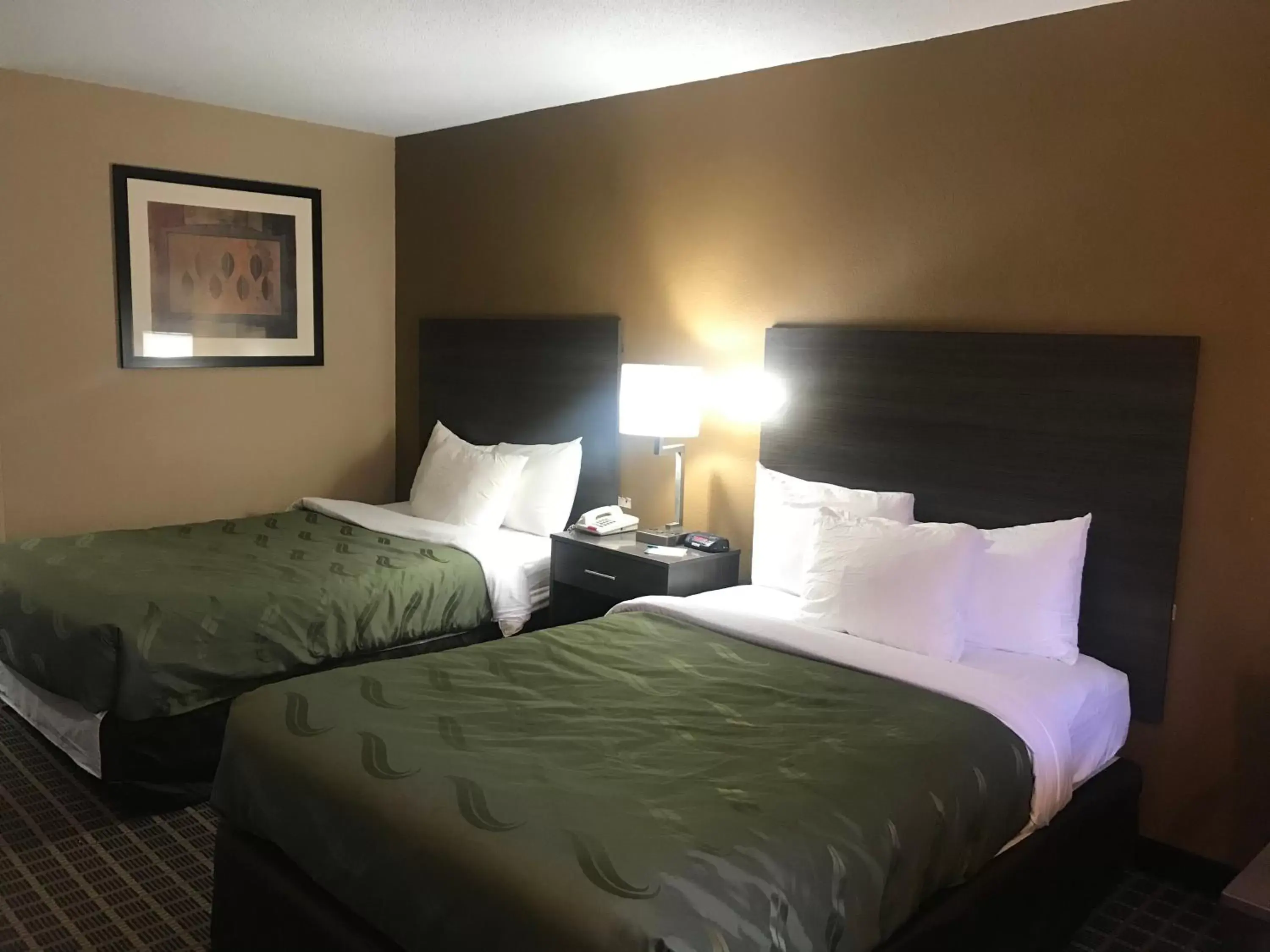 Queen Room with two Queen Beds -Non Smoking in Quality Inn Clinton - Laurens I-26 Queen Room with two Queen Beds -Non Smoking in Quality Inn Clinton - Laurens I-26