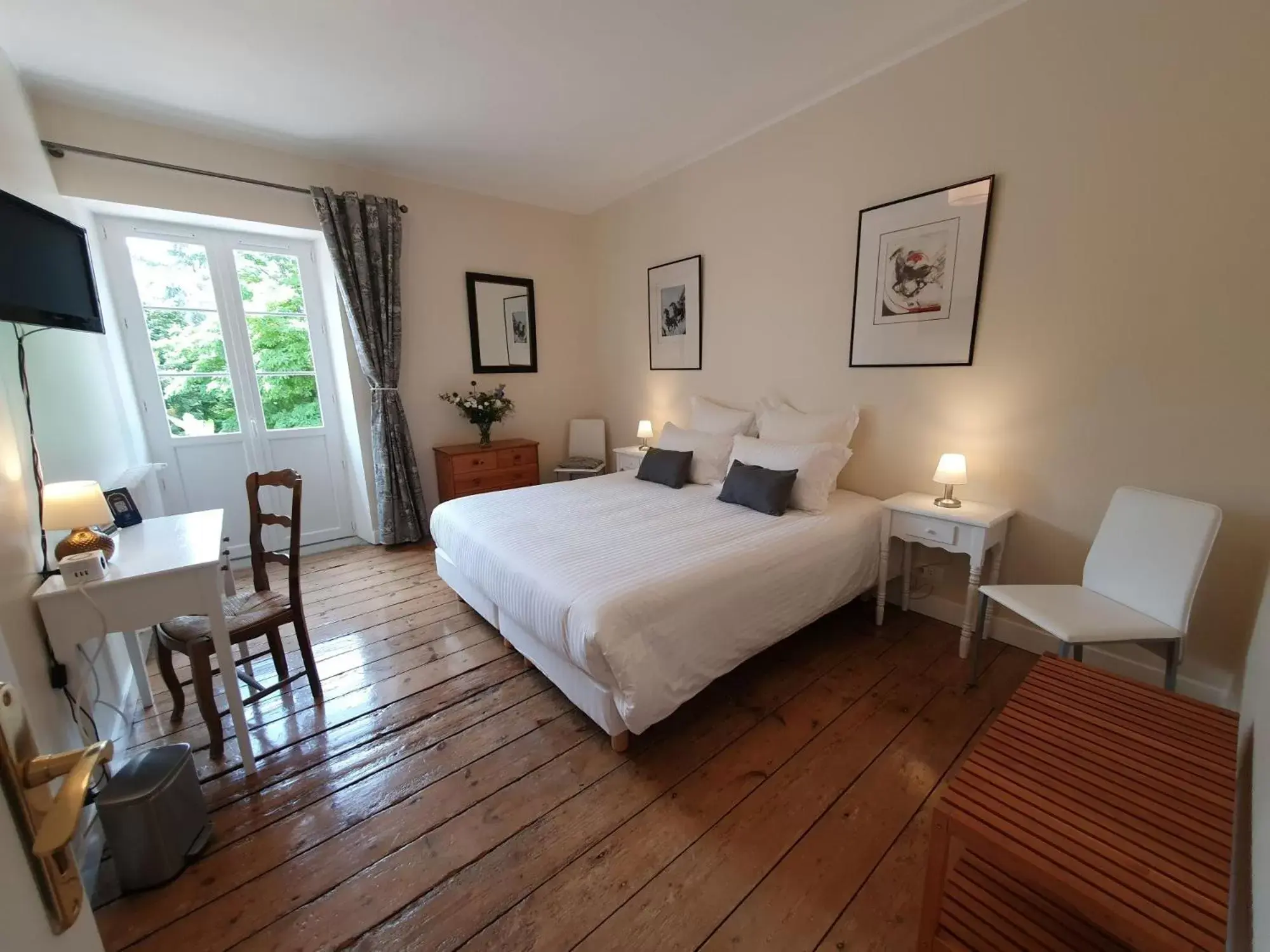 Family Room in Le Rodin Bazas Family Room in Le Rodin Bazas