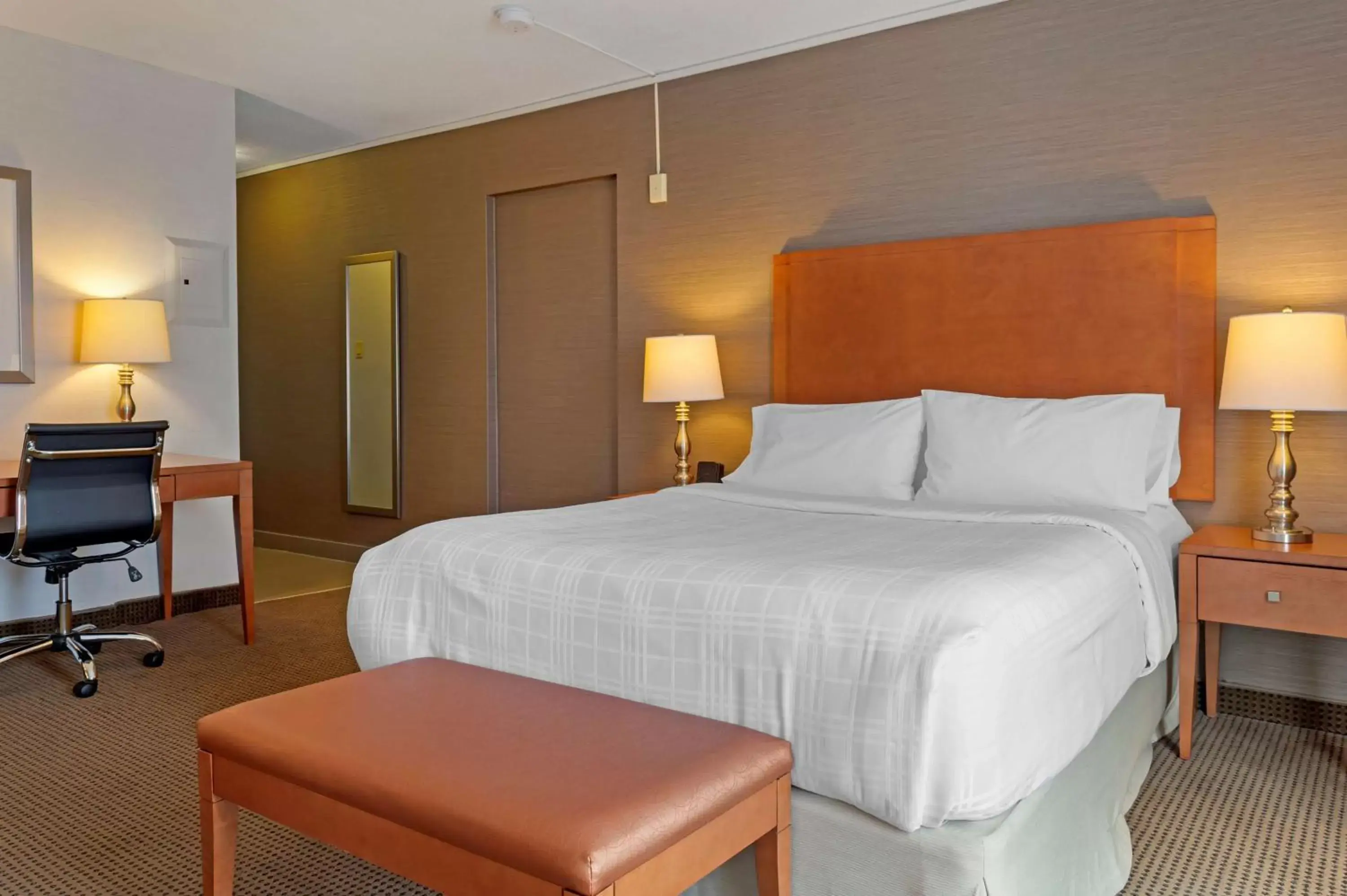 Queen Suite with One Queen Bed and One Double Bed in Best Western Plus Gatineau-Ottawa Downtown Queen Suite with One Queen Bed and One Double Bed in Best Western Plus Gatineau-Ottawa Downtown