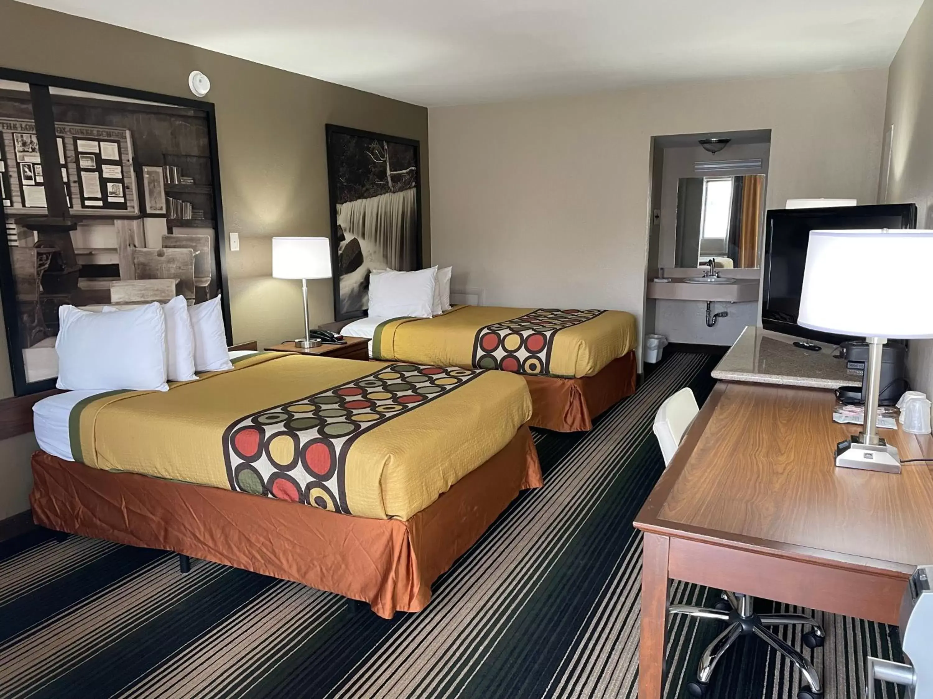 Deluxe Double Room on First Floor - Disability Access/Non-Smoking in Super 8 by Wyndham Junction City Deluxe Double Room on First Floor - Disability Access/Non-Smoking in Super 8 by Wyndham Junction City