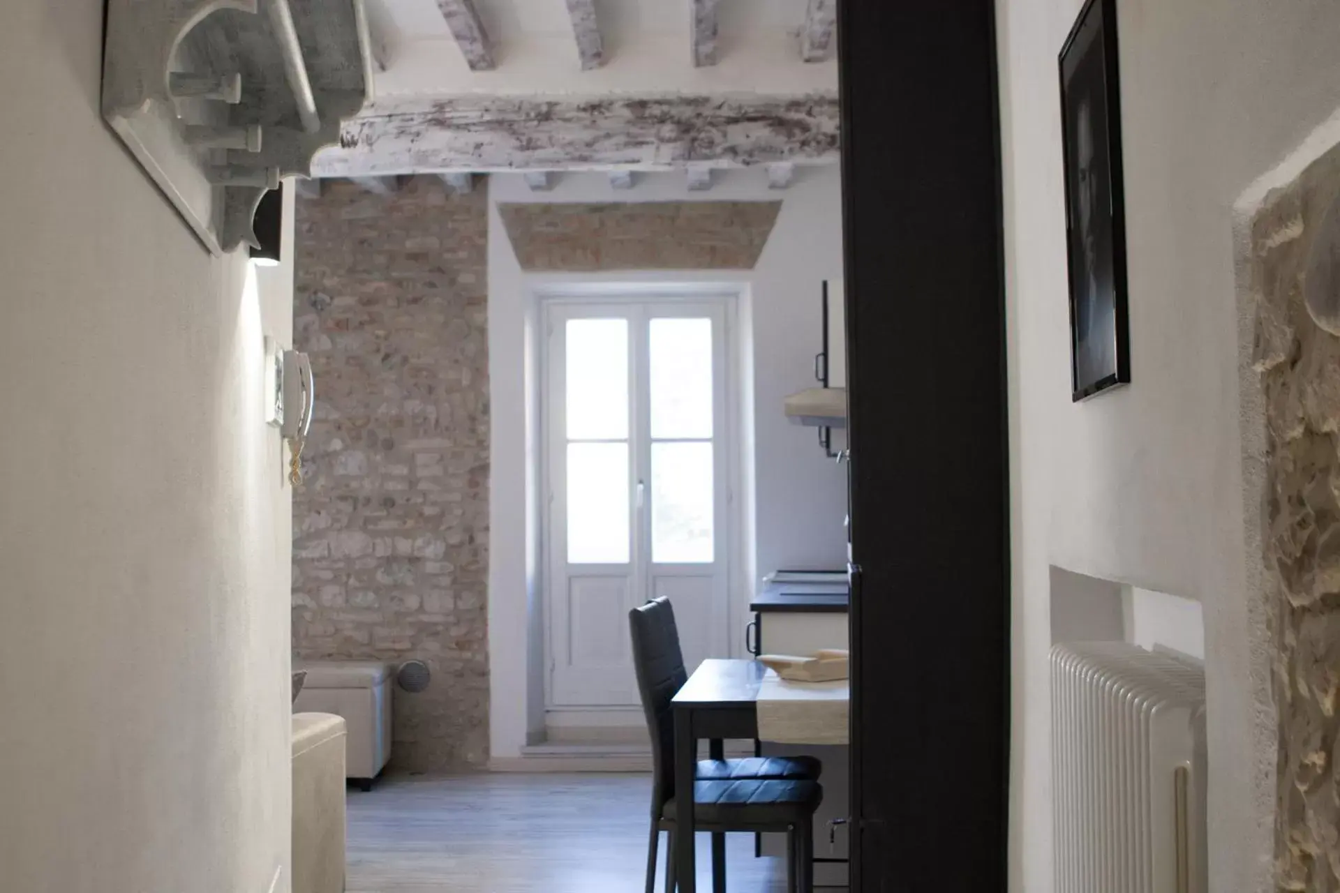 Apartment with Balcony in MentoreR&B Apartment with Balcony in MentoreR&B