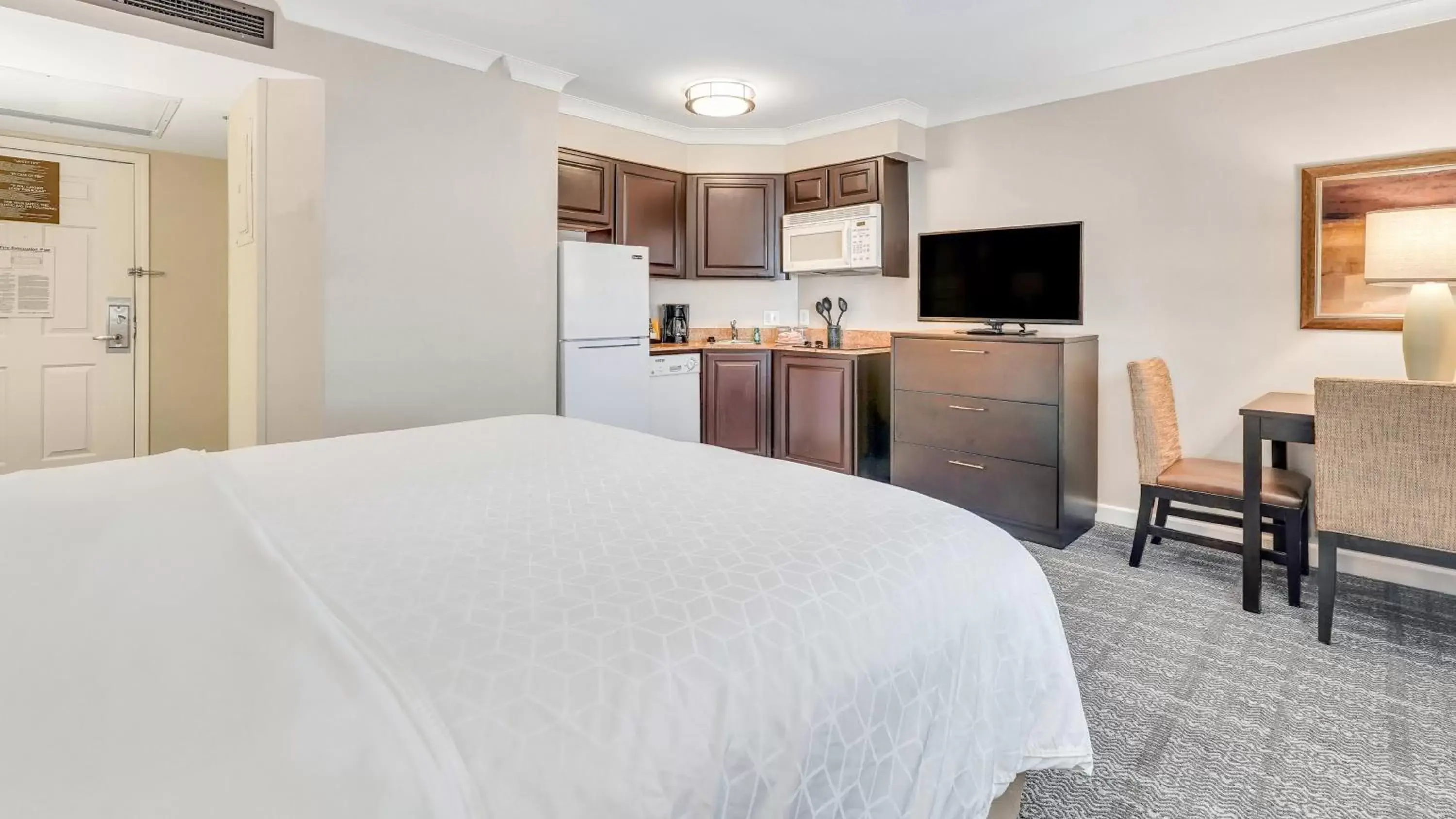 King Studio Suite with City View in Staybridge Suites Savannah Historic District by IHG King Studio Suite with City View in Staybridge Suites Savannah Historic District by IHG