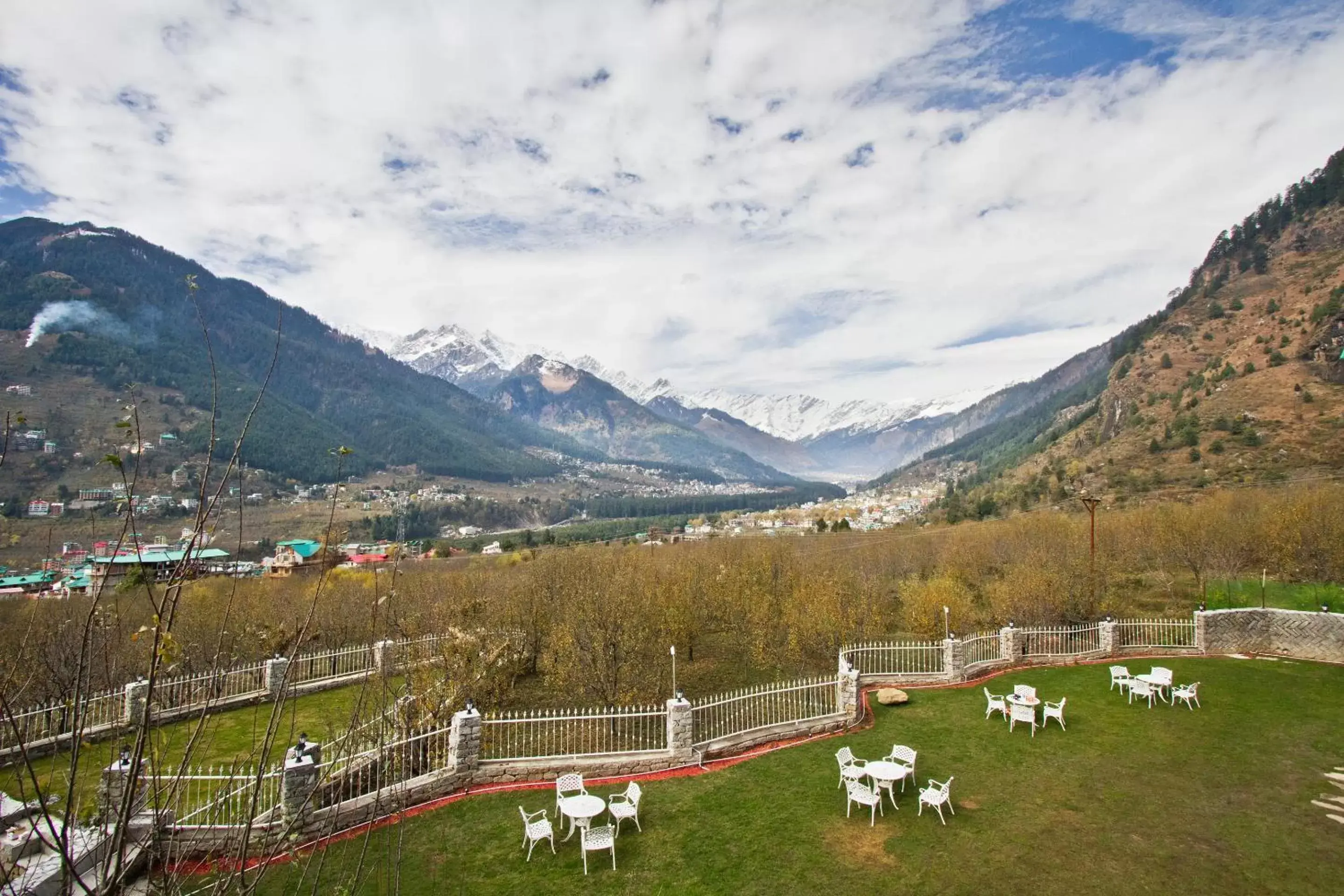 Superior Queen Room in The Whitestone Resorts Superior Queen Room in The Whitestone Resorts