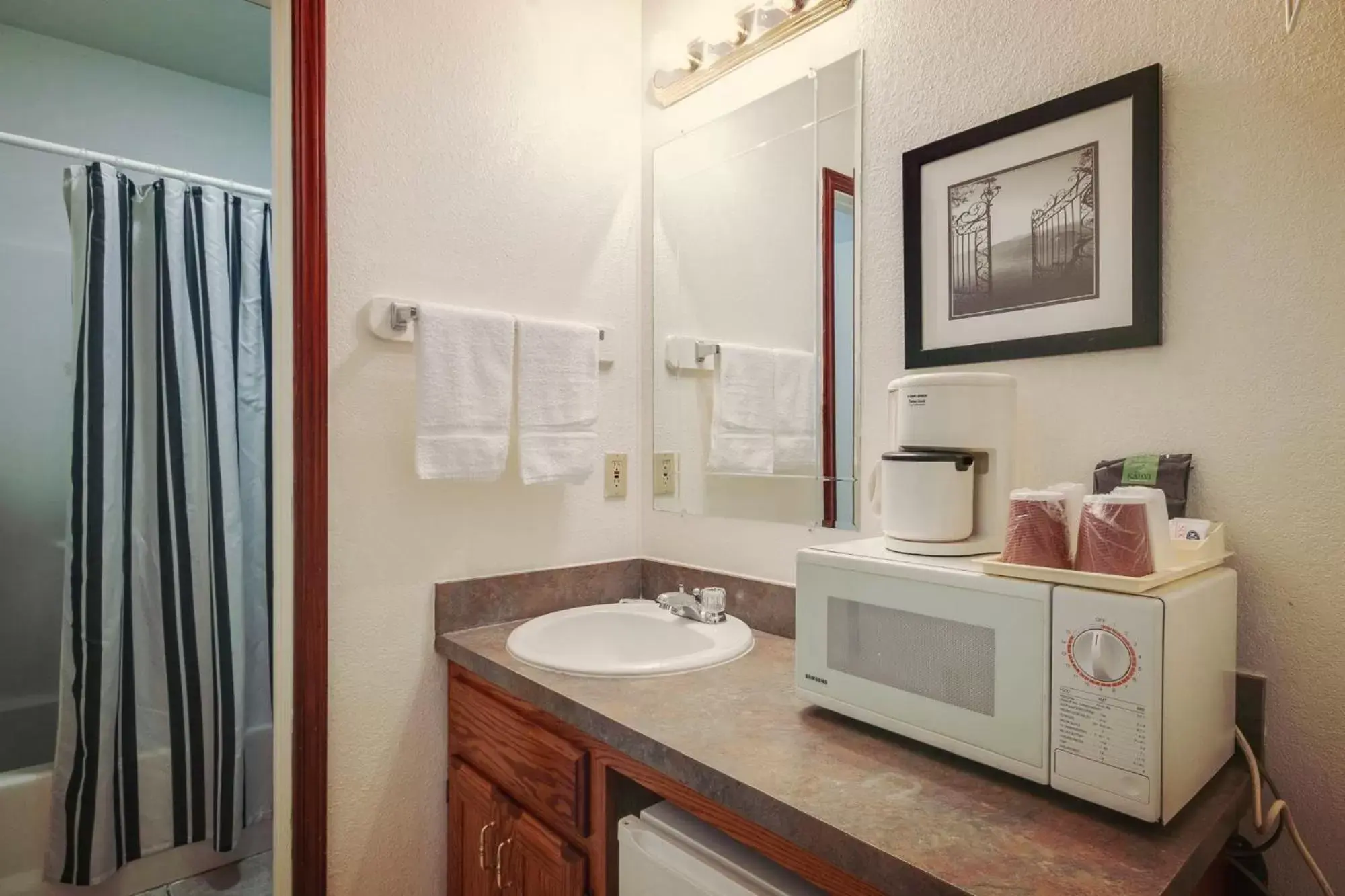 Queen Room in Simmer Motel Queen Room in Simmer Motel