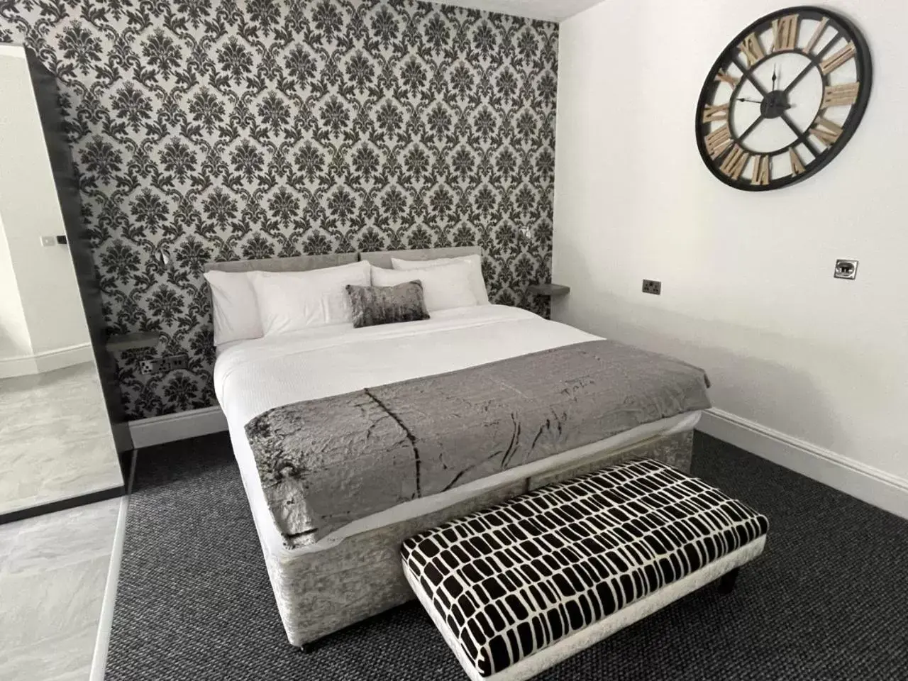 Deluxe King Suite in Charnwood Regency Guest House Deluxe King Suite in Charnwood Regency Guest House