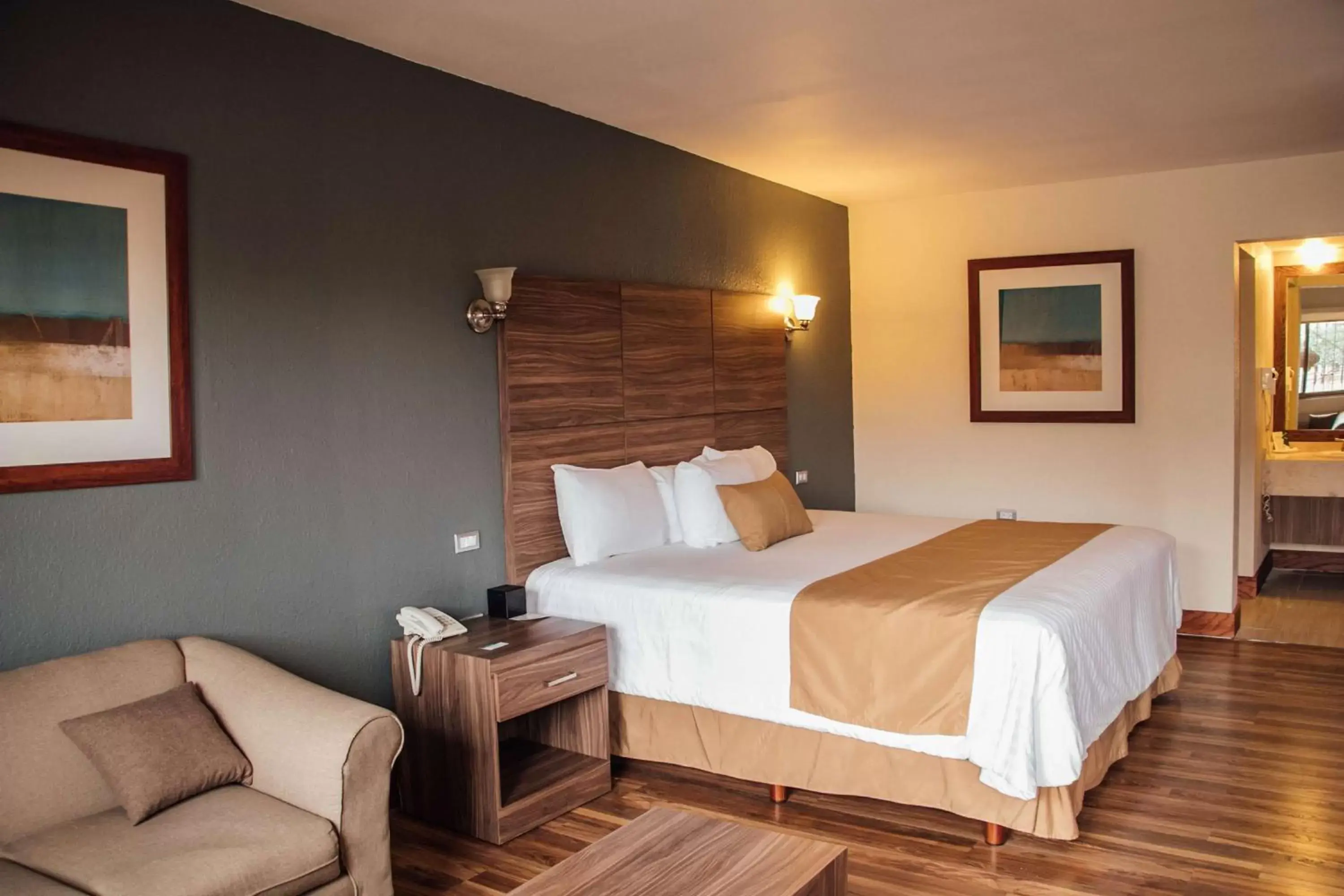 King Suite - Non-Smoking in Best Western Cumbres Inn Cd. Cuauhtemoc King Suite - Non-Smoking in Best Western Cumbres Inn Cd. Cuauhtemoc