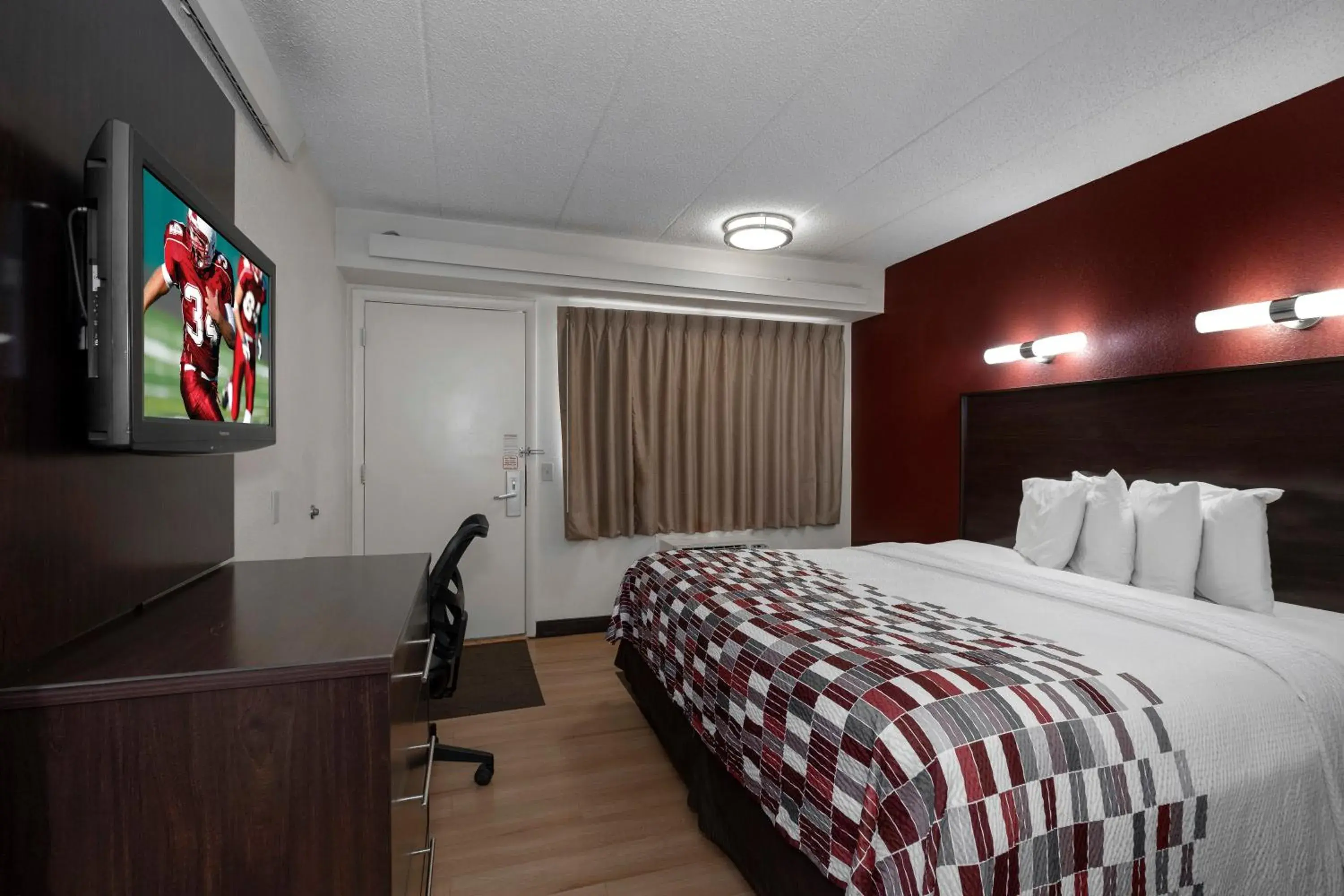 Standard King Room Disability Access Smoke Free in Red Roof Inn Washington DC-Lanham Standard King Room Disability Access Smoke Free in Red Roof Inn Washington DC-Lanham