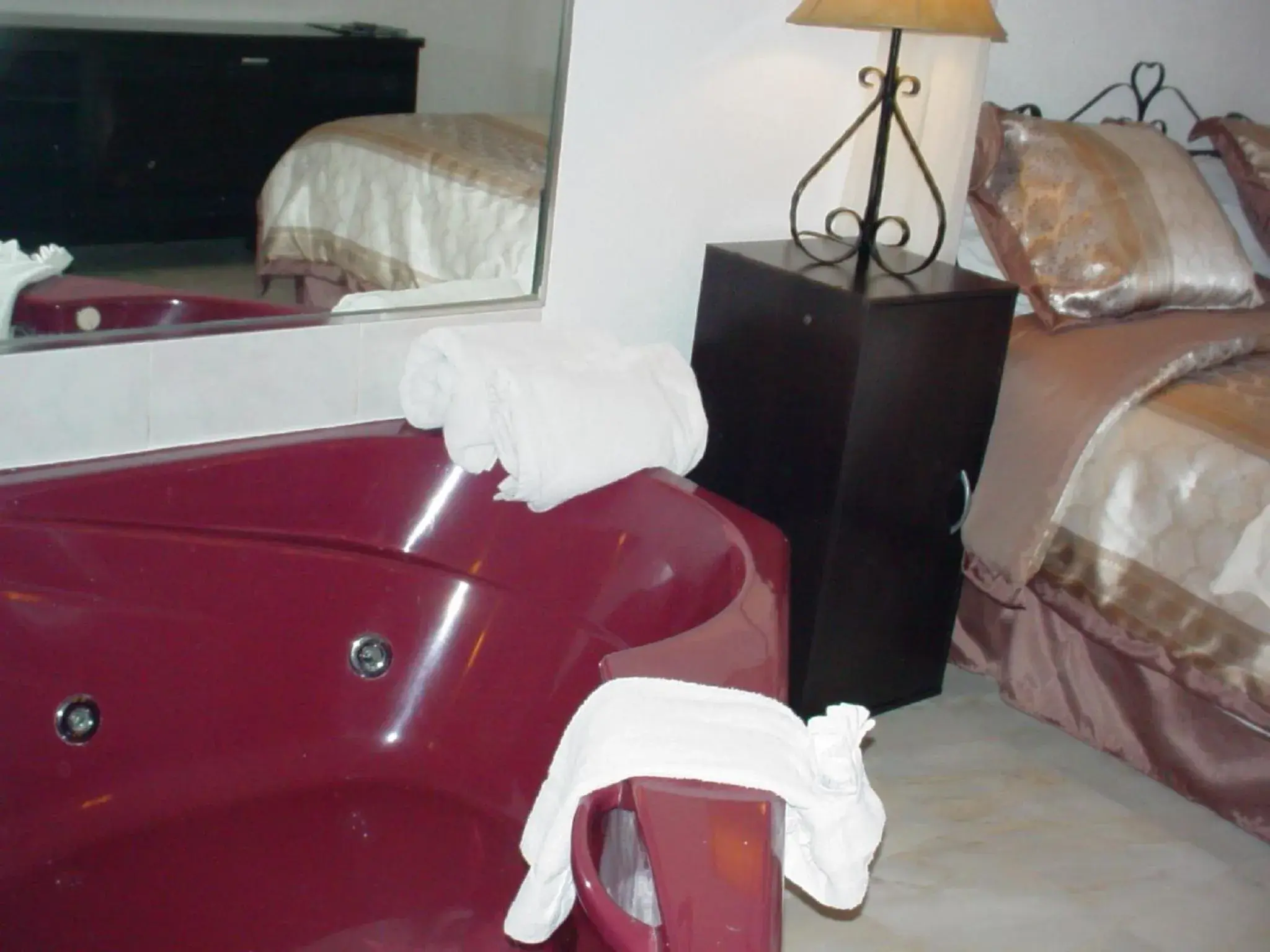 Junior Suite with Spa Bath in Blue Moon Motel Junior Suite with Spa Bath in Blue Moon Motel