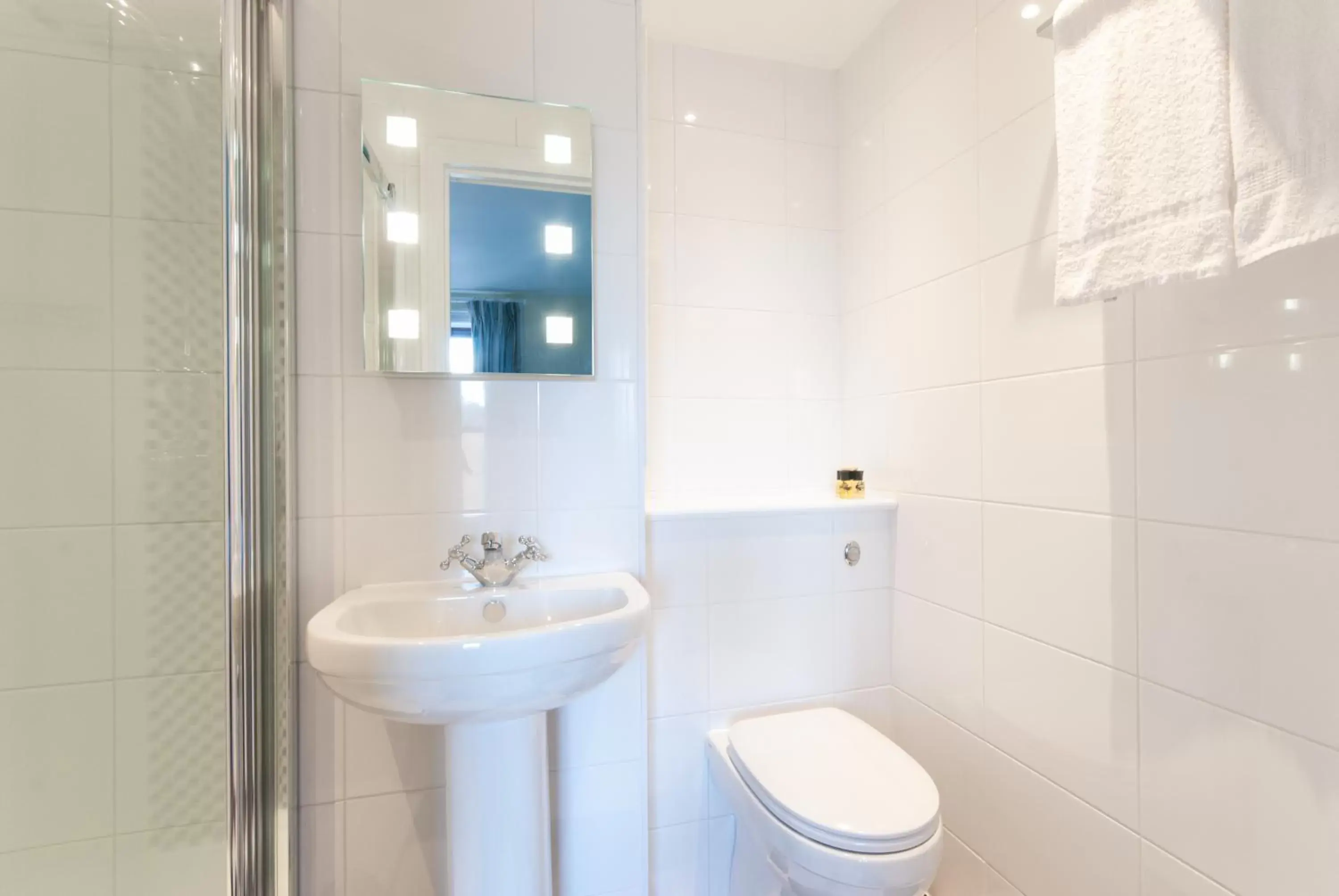 Deluxe Suite with Sea View in The Royal Harbour Hotel Deluxe Suite with Sea View in The Royal Harbour Hotel