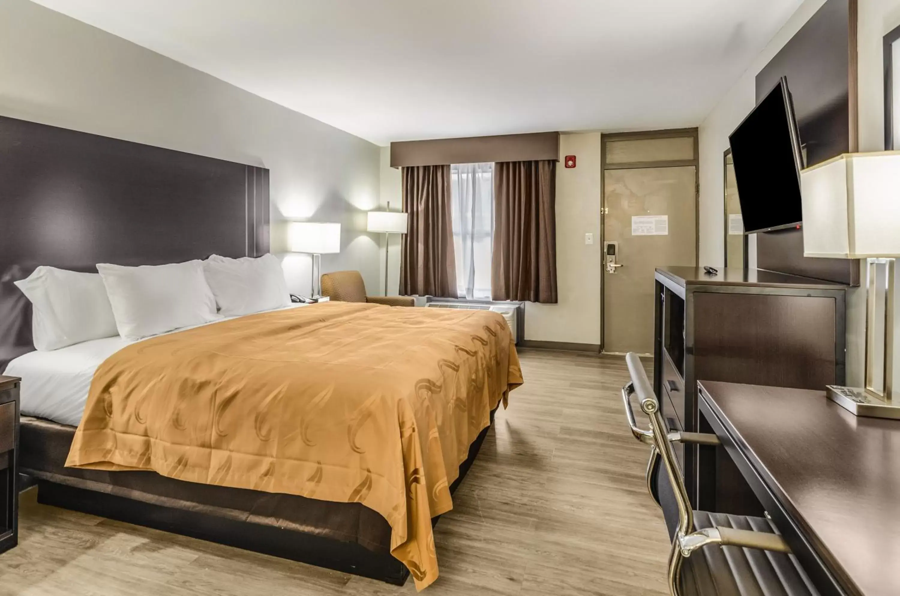 Standard King Room - Non-Smoking in Quality Inn Standard King Room - Non-Smoking in Quality Inn