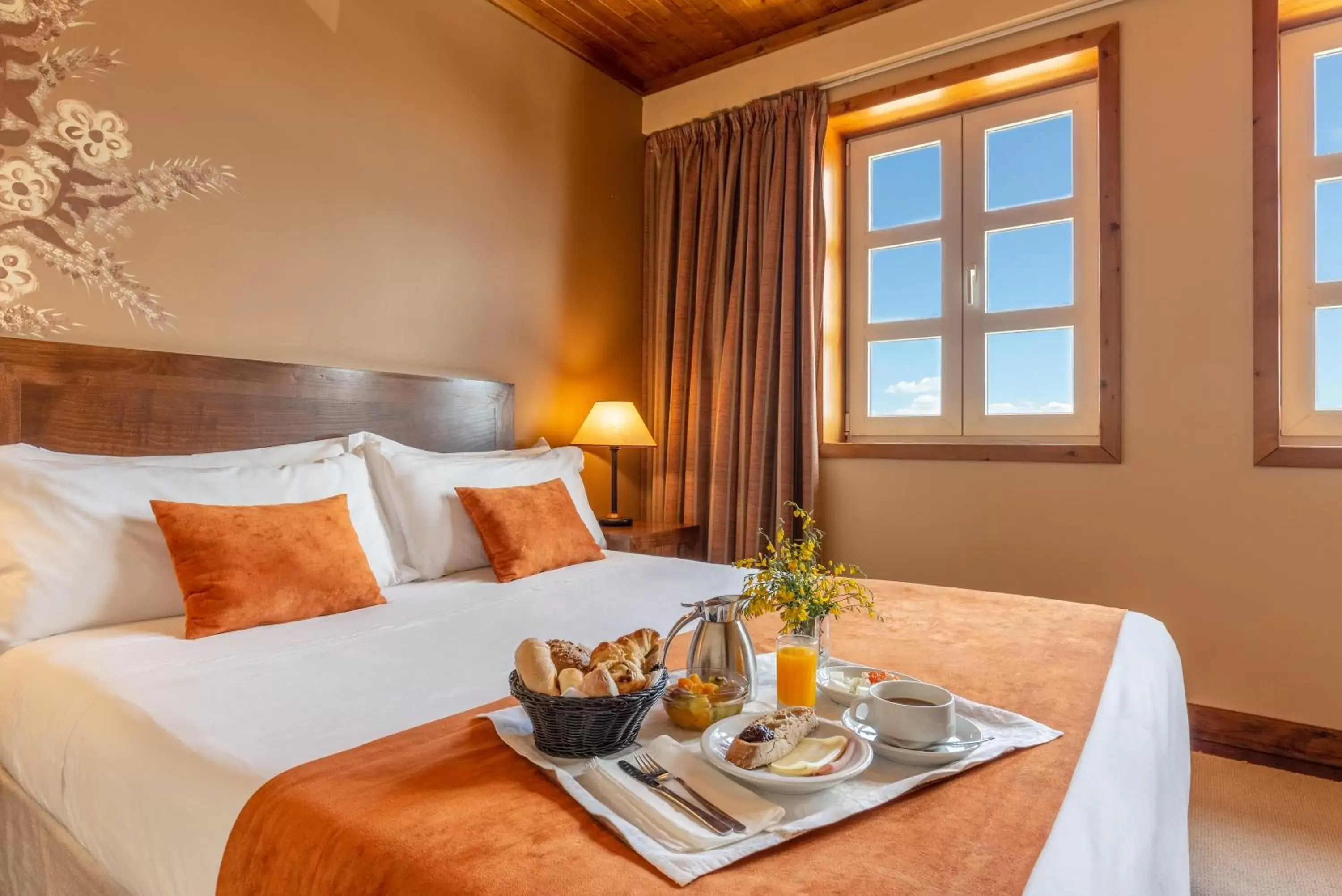 Plus Double or Twin Room (2 Adults + 1 Child) in Luna Hotel Serra da Estrela Plus Double or Twin Room (2 Adults + 1 Child) in Luna Hotel Serra da Estrela