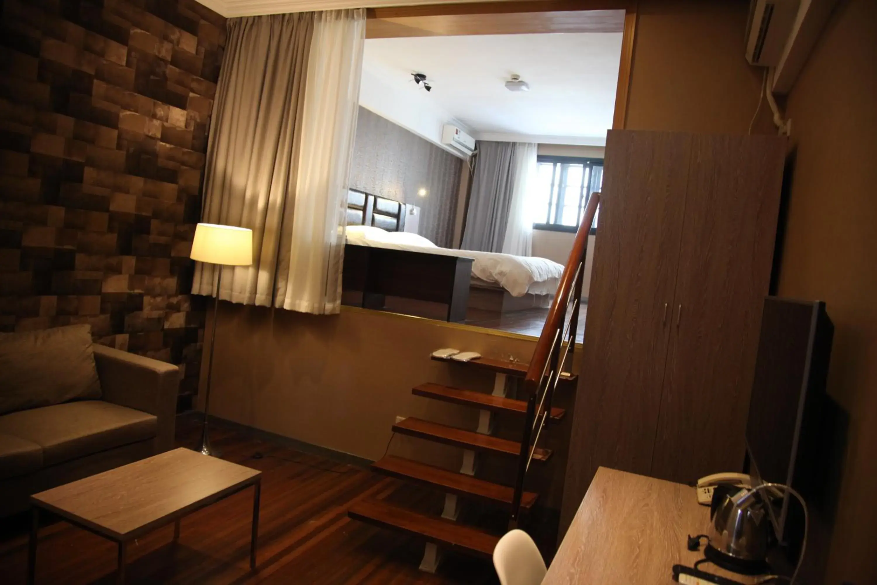 Executive Suite in Shanghai Fish Inn Bund Executive Suite in Shanghai Fish Inn Bund